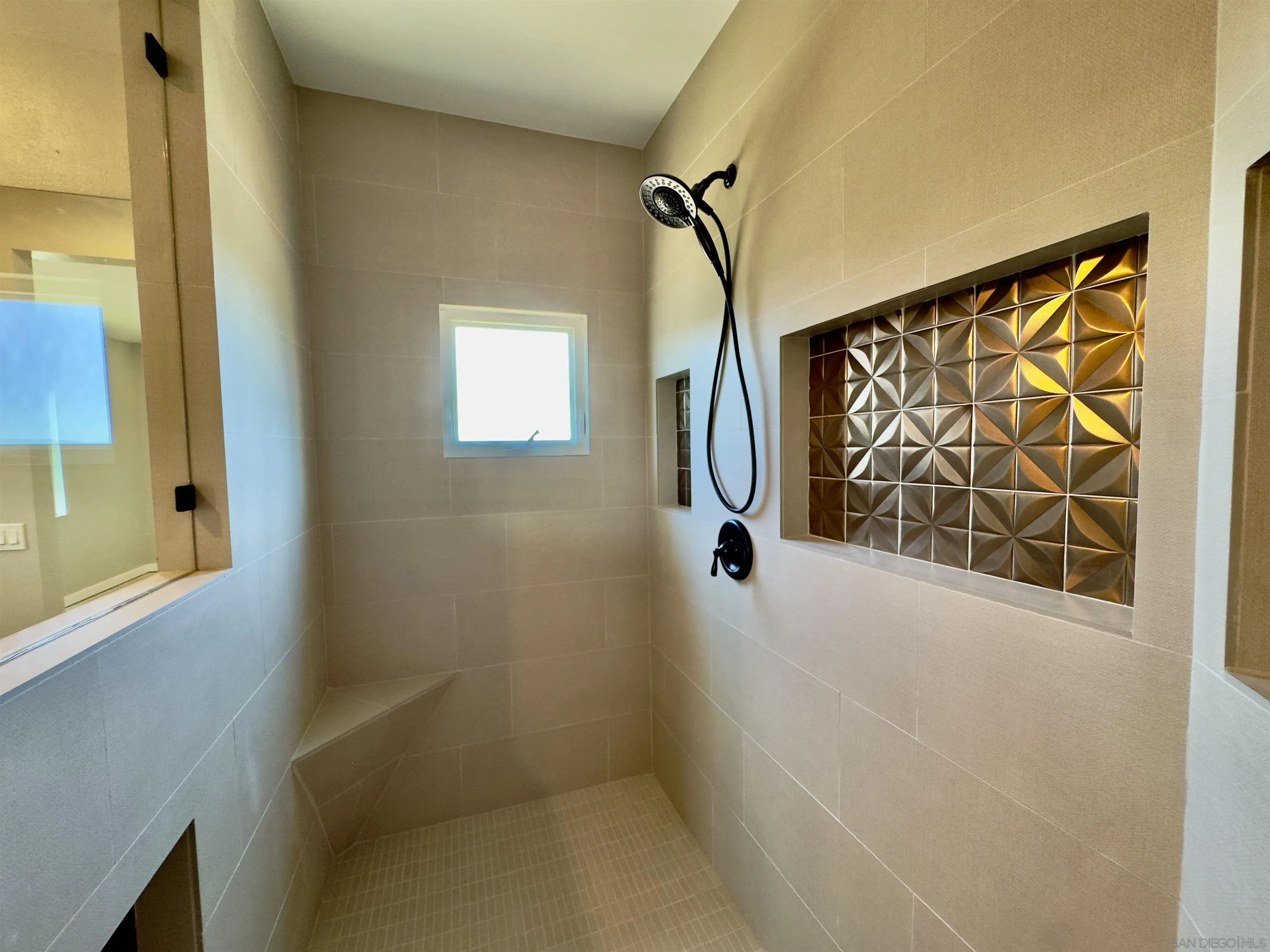 https://cdn.realtyfeed.com/cdn/127/250034752/1d85717cbd49d86fb72bce011298b516.webp