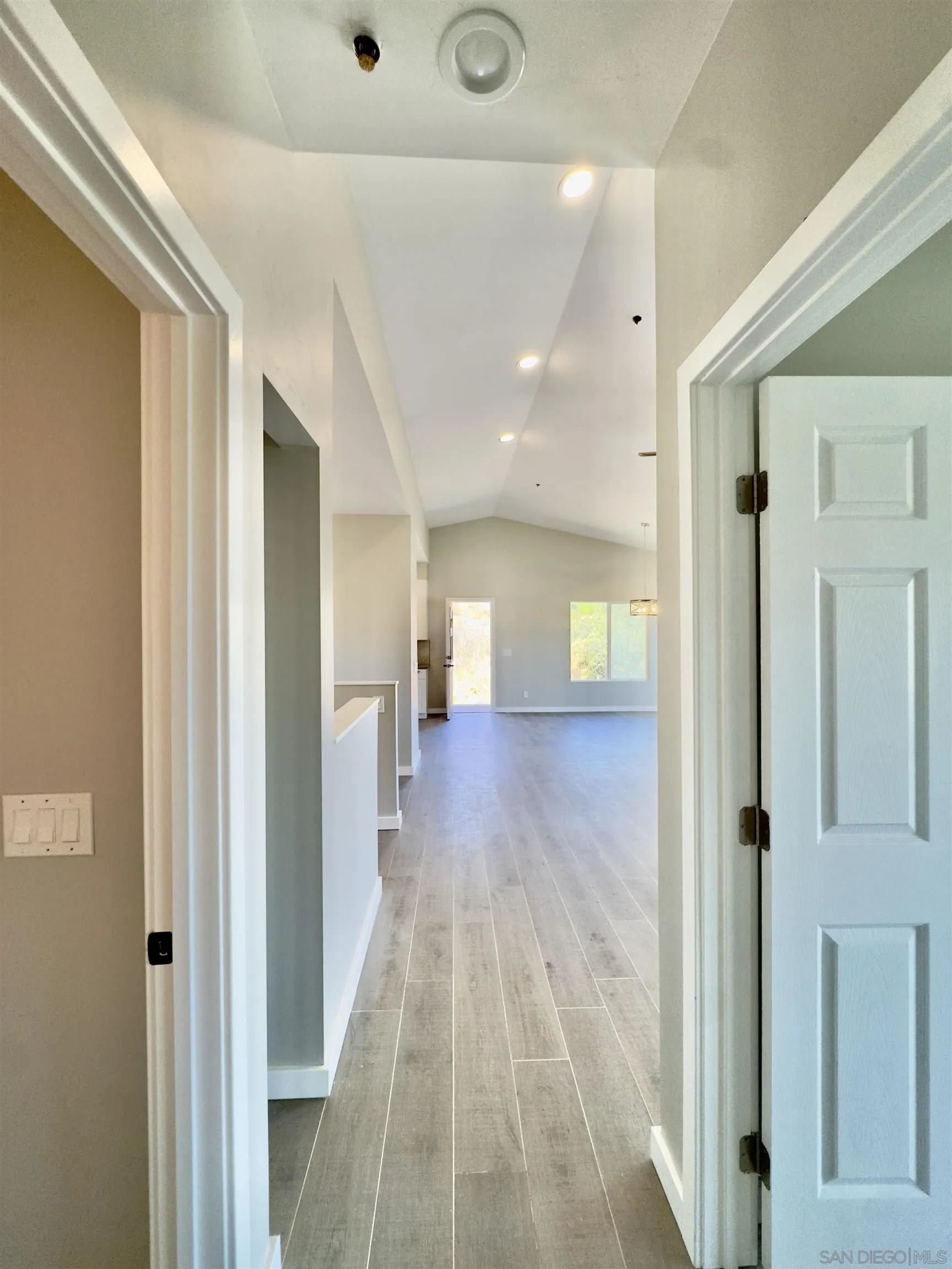 https://cdn.realtyfeed.com/cdn/127/250034752/3a28969c8cbed7792bac32aa167f5f62.webp