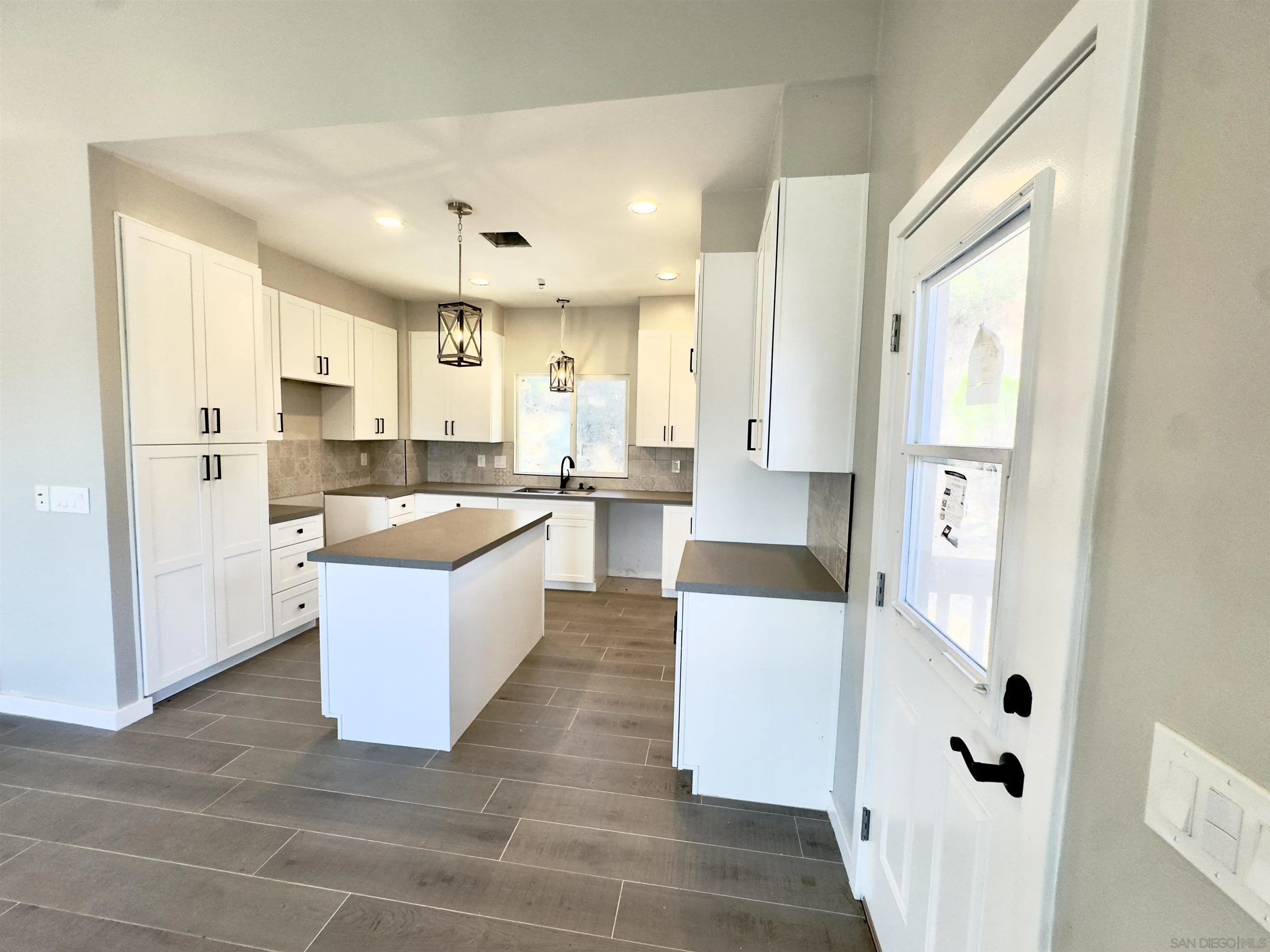 https://cdn.realtyfeed.com/cdn/127/250034752/839bd106eabc7a2f0aa3bb416a5c3814.webp