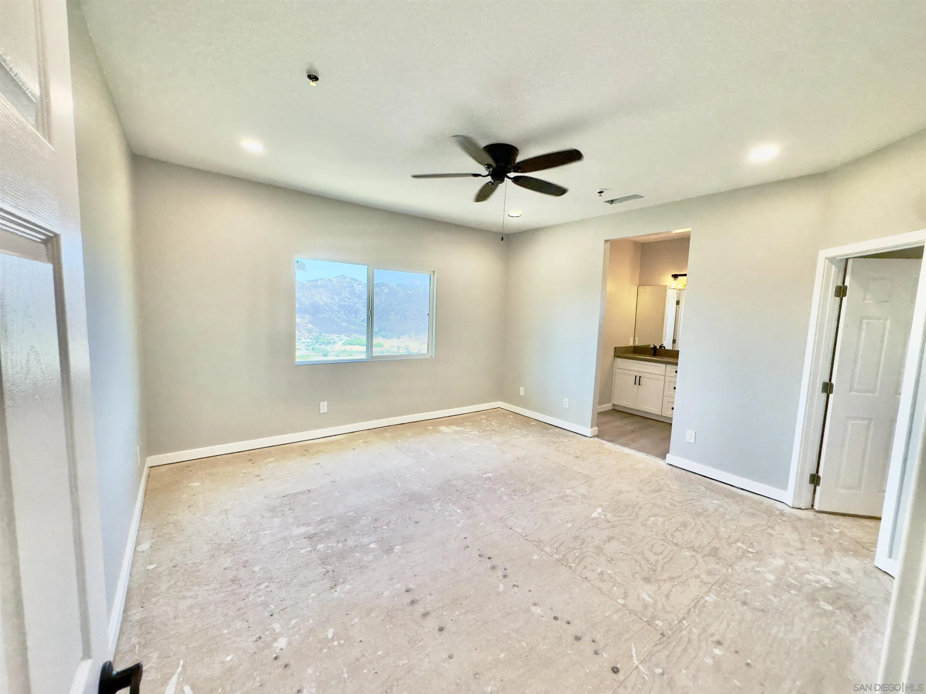 https://cdn.realtyfeed.com/cdn/127/250034752/b5414e387c3807d3ee3f9afbb64decbc.webp