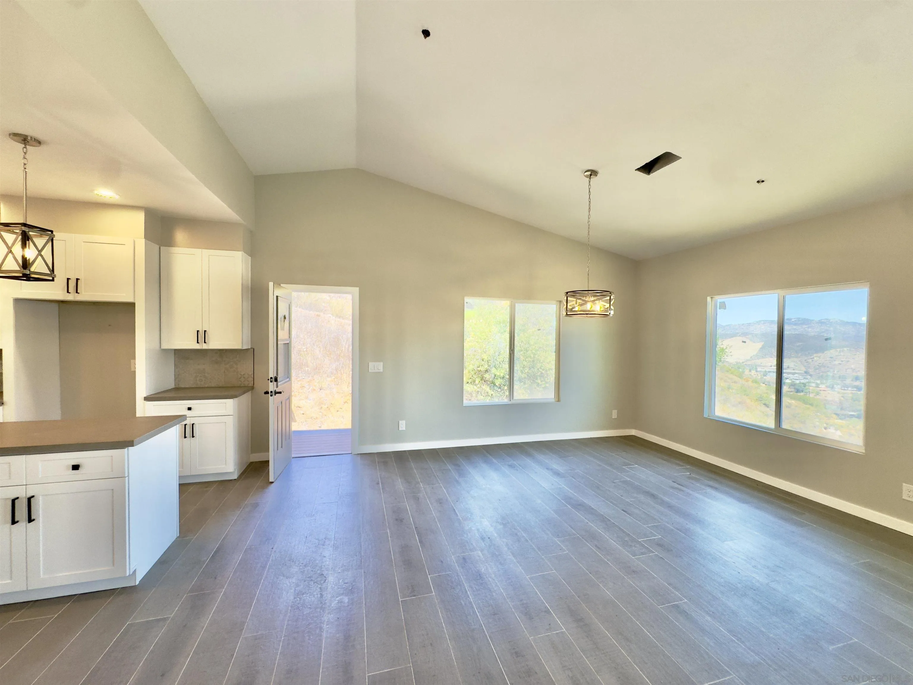 https://cdn.realtyfeed.com/cdn/127/250034752/cf16ebd94ca43e8237a72bc157fbf7f0.webp