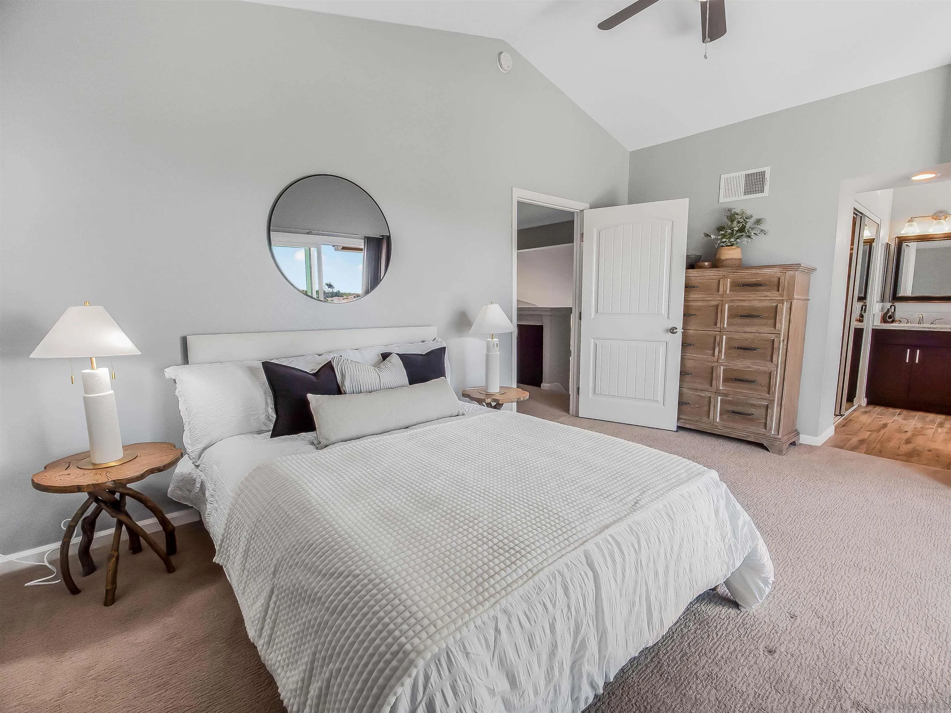 https://cdn.realtyfeed.com/cdn/127/250034759/b47faeff7ddab058c163c3638e58f190.webp
