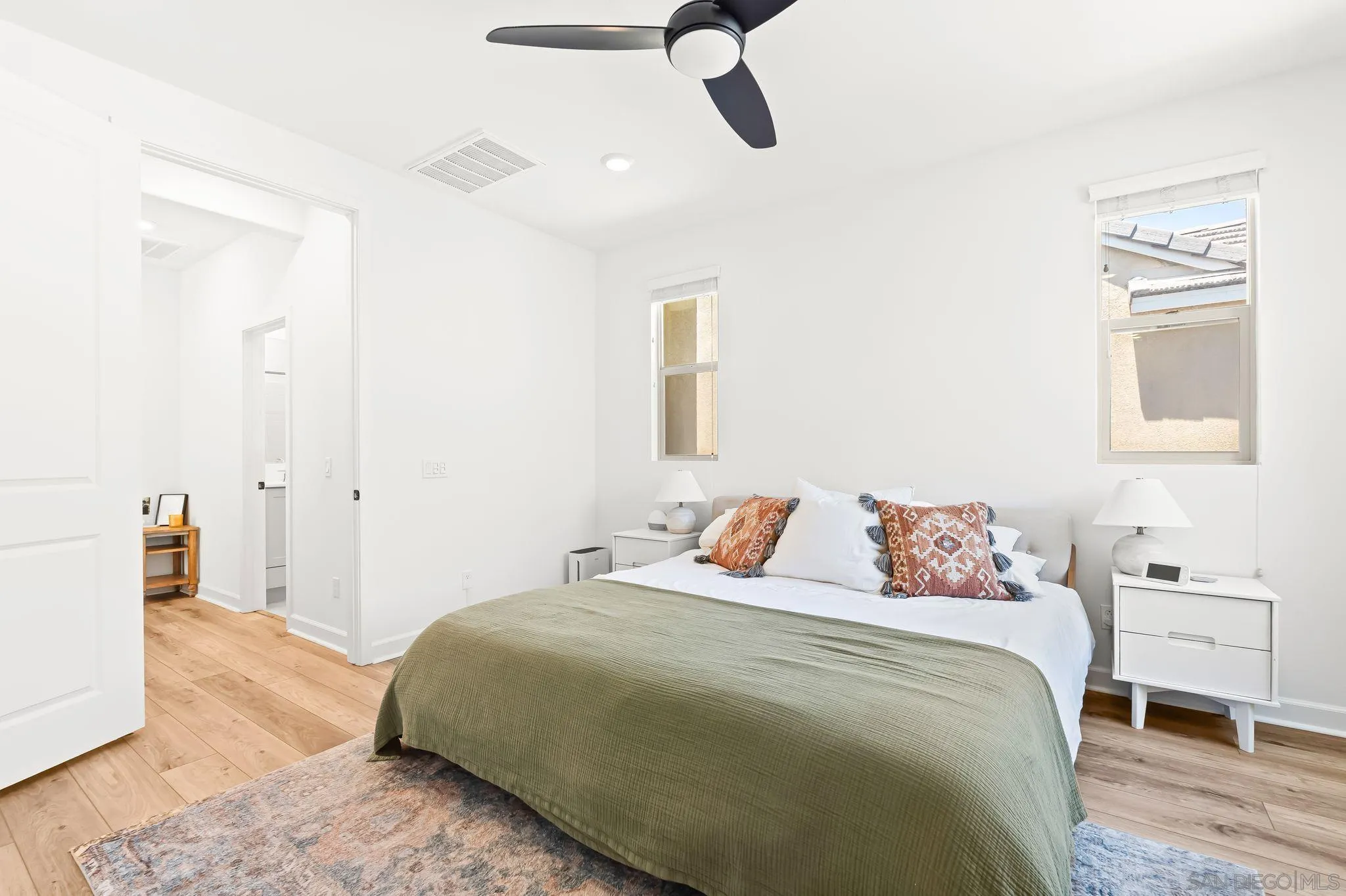 https://cdn.realtyfeed.com/cdn/127/250034766/130fd8e59fa766a7839d4a6292ced5ff.webp