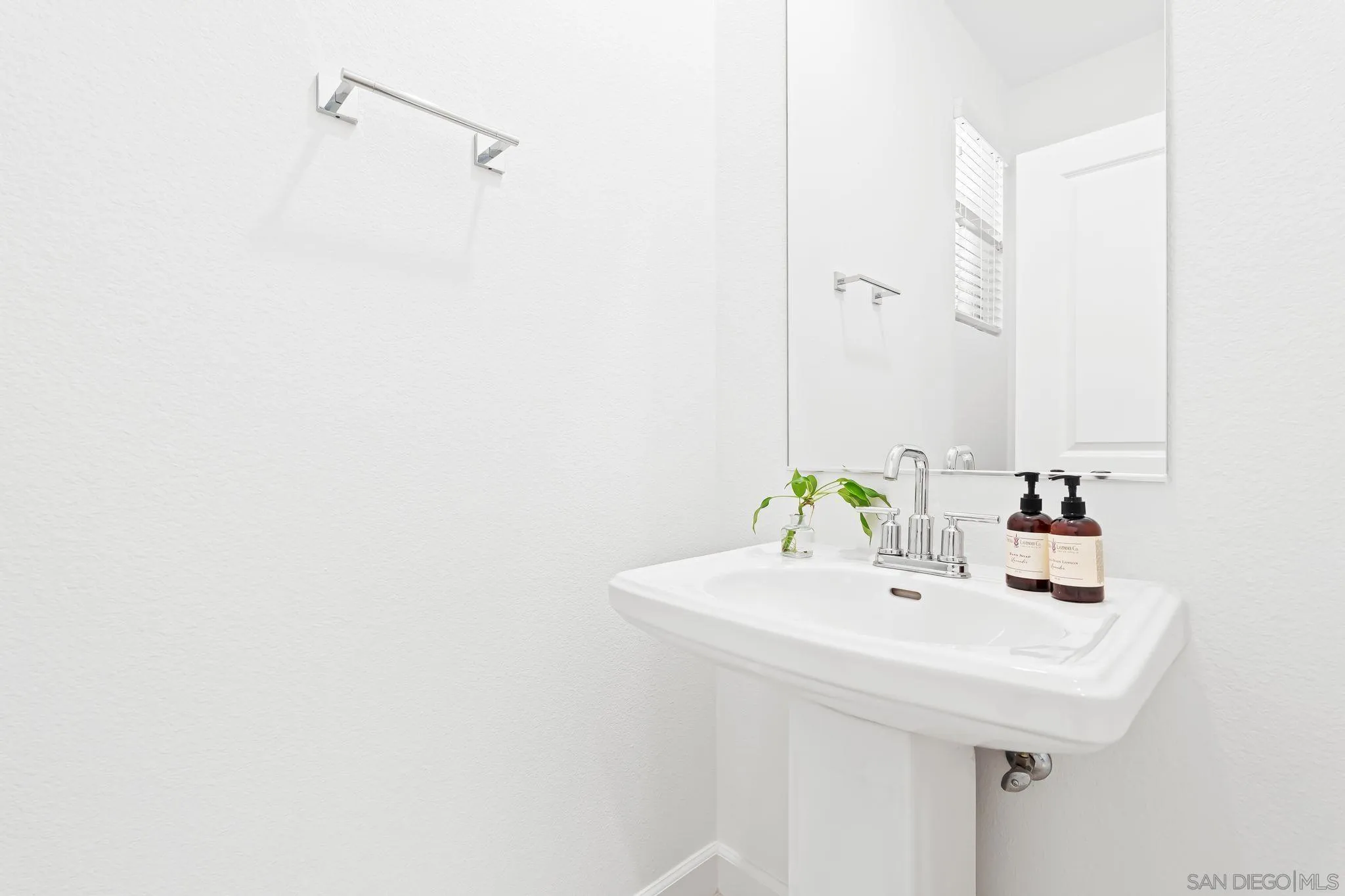https://cdn.realtyfeed.com/cdn/127/250034766/26b58352c55b47e57b4f52b10dae281f.webp
