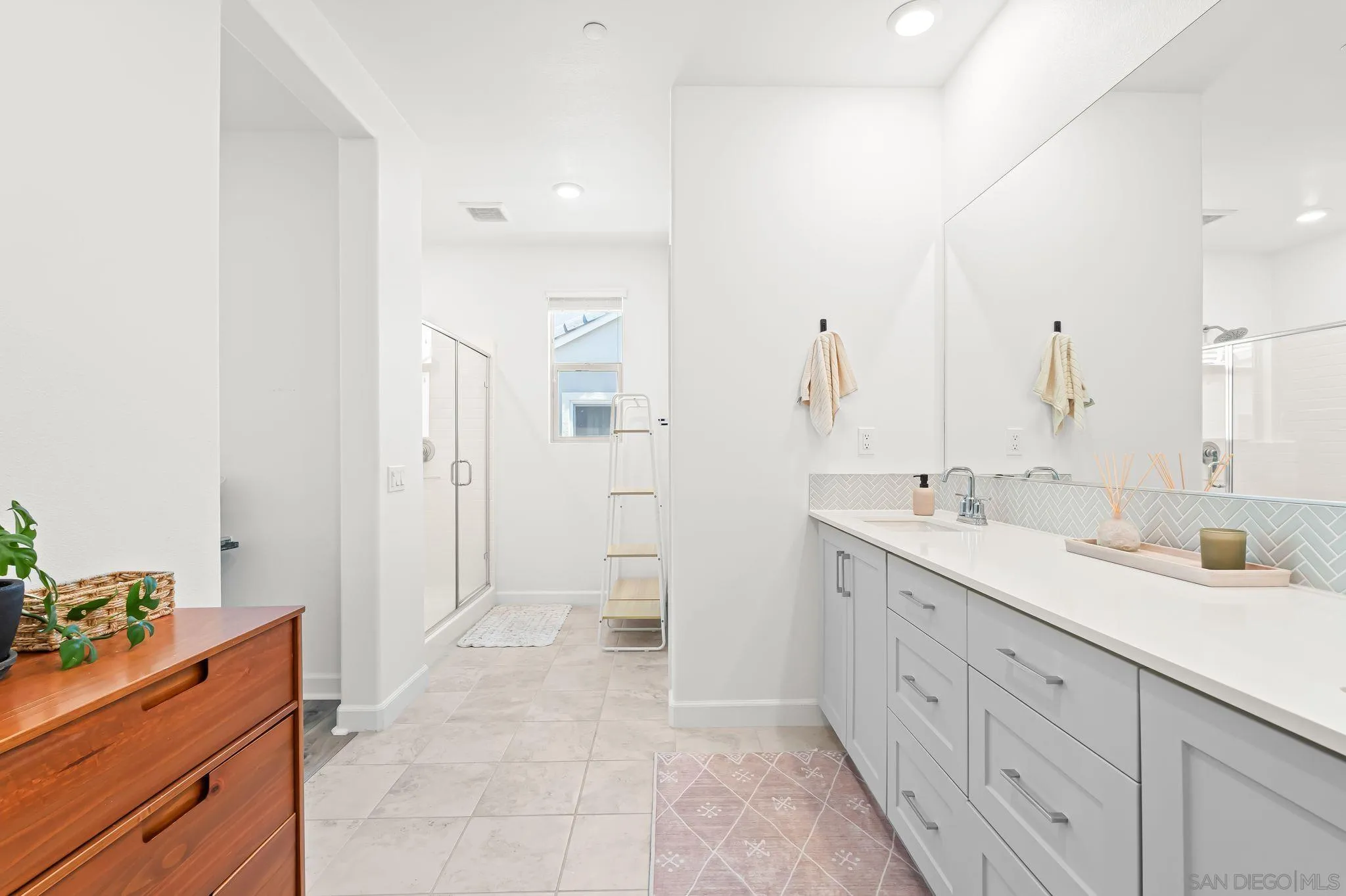 https://cdn.realtyfeed.com/cdn/127/250034766/6a99fa1db0ba763665423dde4dd4cbd5.webp