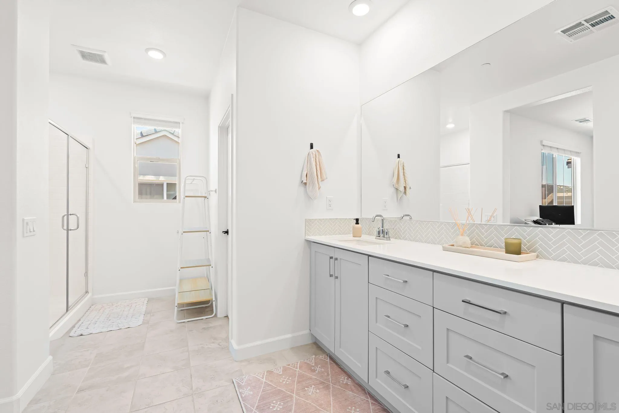 https://cdn.realtyfeed.com/cdn/127/250034766/73df4d4425cf260c6c1bb06df96a9828.webp