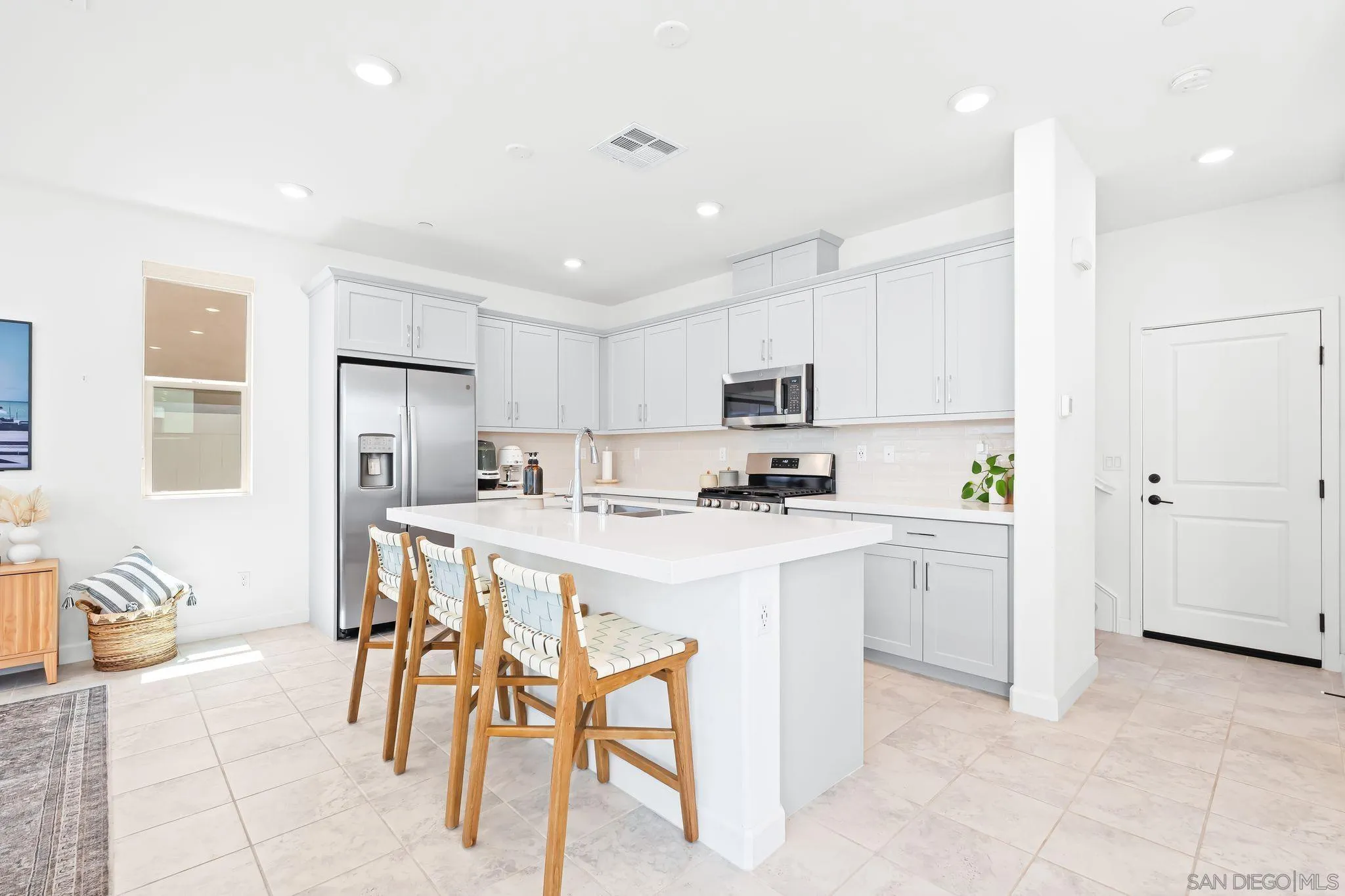 https://cdn.realtyfeed.com/cdn/127/250034766/99e6371f839d9beec080430d94bb6f16.webp
