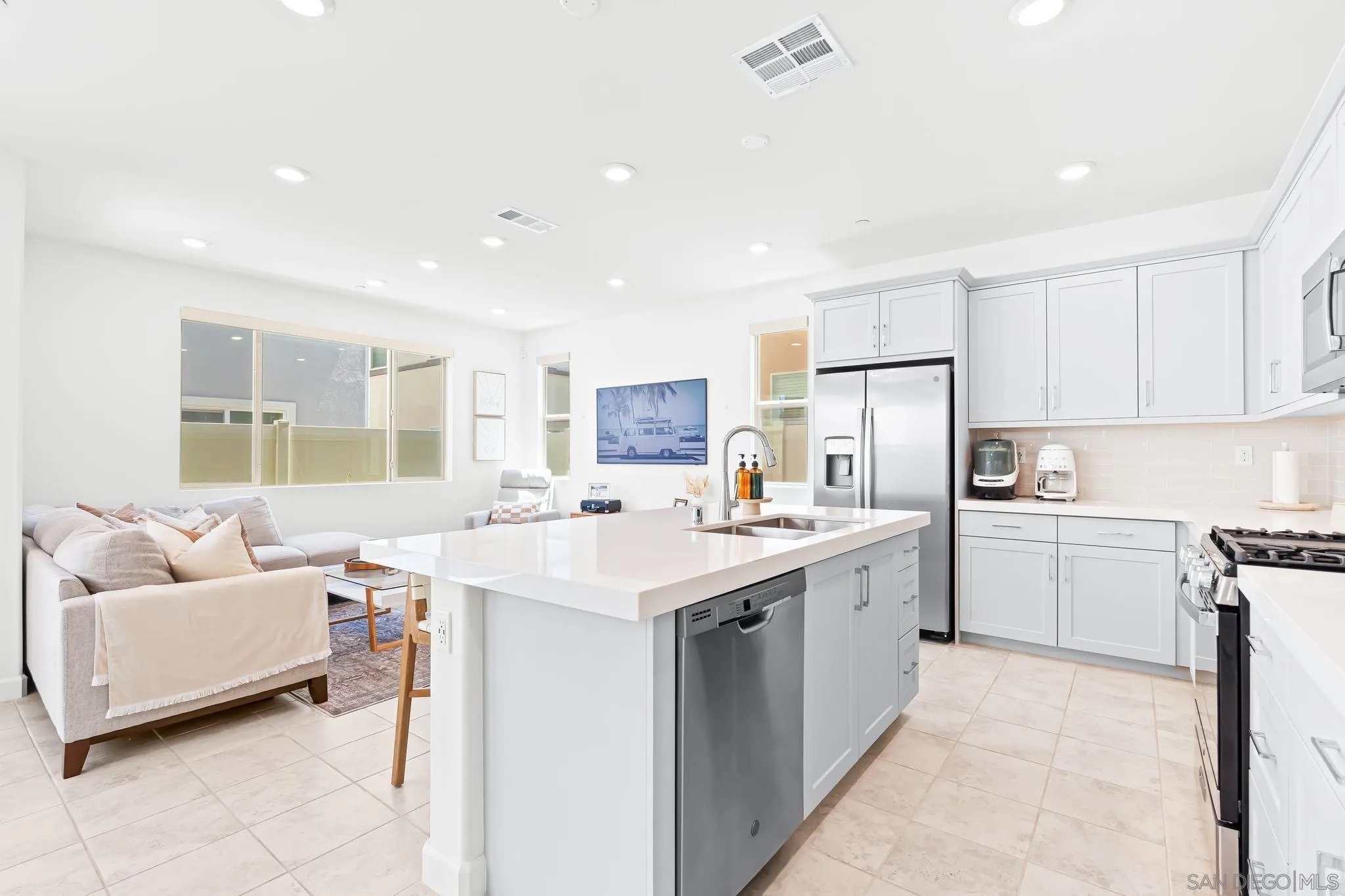 https://cdn.realtyfeed.com/cdn/127/250034766/d9d5003022e535c4ef970822d175cf9c.webp