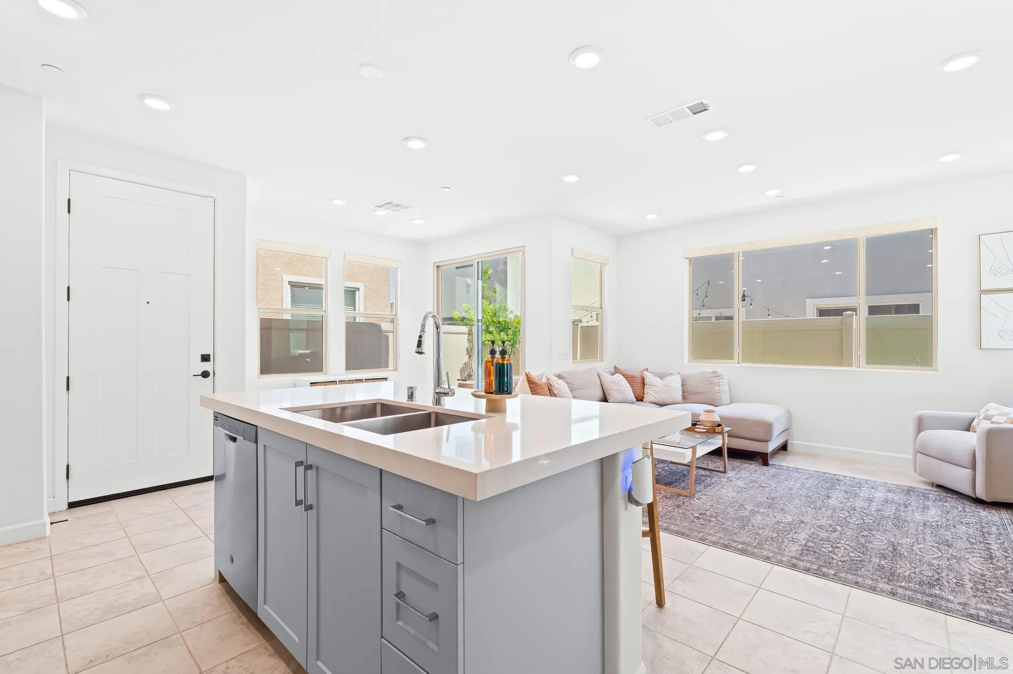 https://cdn.realtyfeed.com/cdn/127/250034766/fd576464e7ea40a8a1ff65787ff68c11.webp