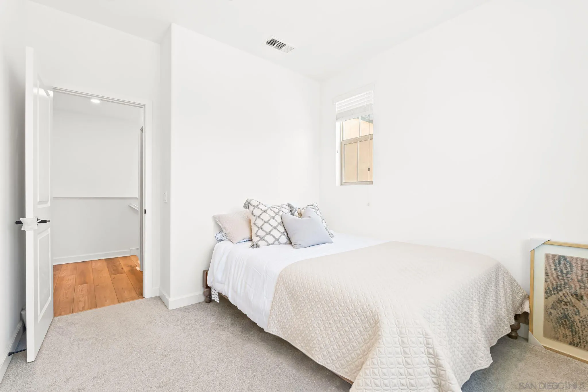 https://cdn.realtyfeed.com/cdn/127/250034766/fd69460b41784f27a3462a53d406d88a.webp