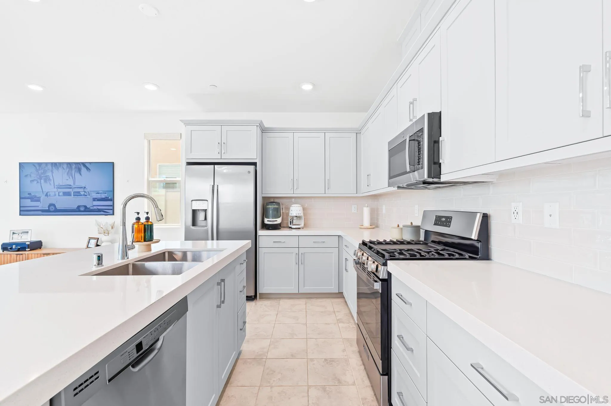 https://cdn.realtyfeed.com/cdn/127/250034766/fea8b80e89b17b58d0ea2ad3100c35be.webp