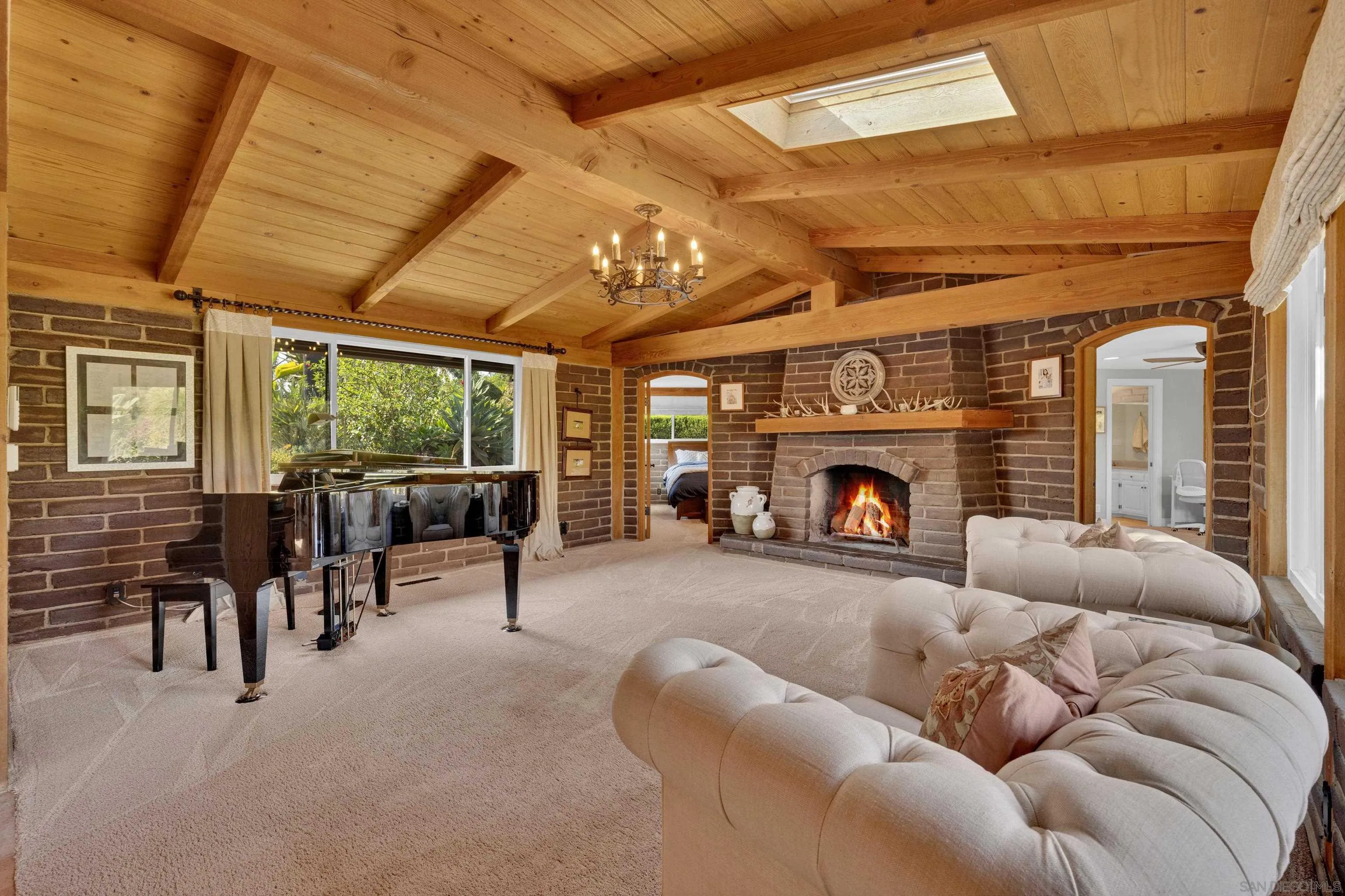 https://cdn.realtyfeed.com/cdn/127/250034770/ccdbece1a204b47ec96295c21e8f6cb9.webp