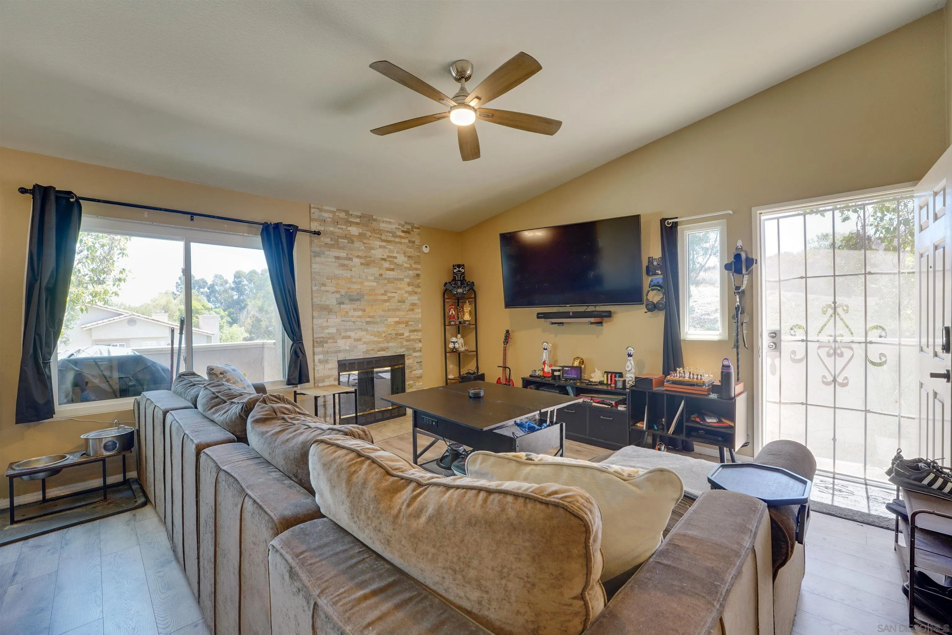 Photo #3: 250034789 Listing 