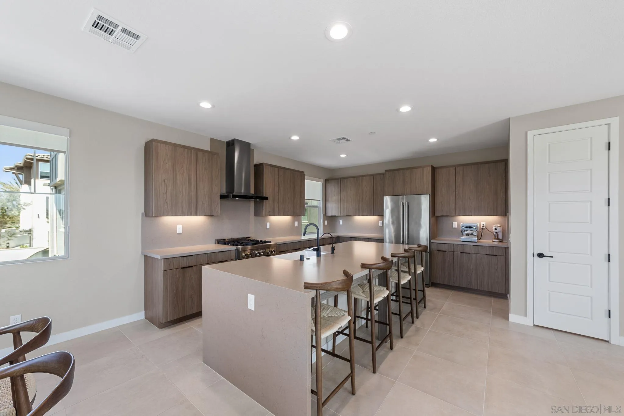 Photo #2: 250034795 Listing 