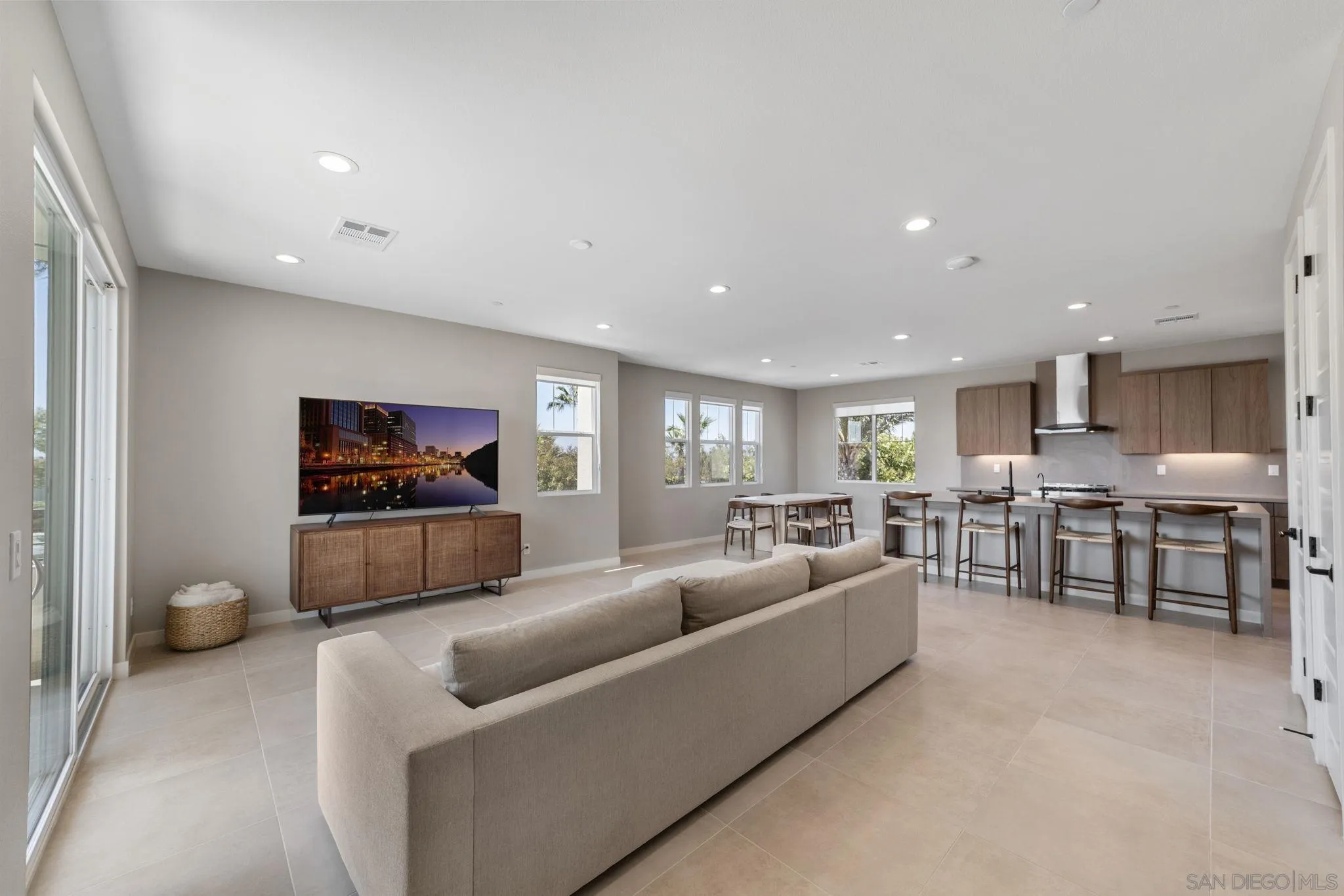 Photo #4: 250034795 Listing 