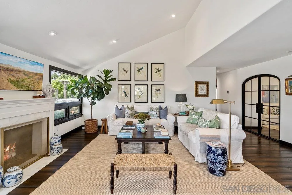 https://cdn.realtyfeed.com/cdn/127/250034814/0250b465a5e9c209a0ebdaf34da9c8b2.webp