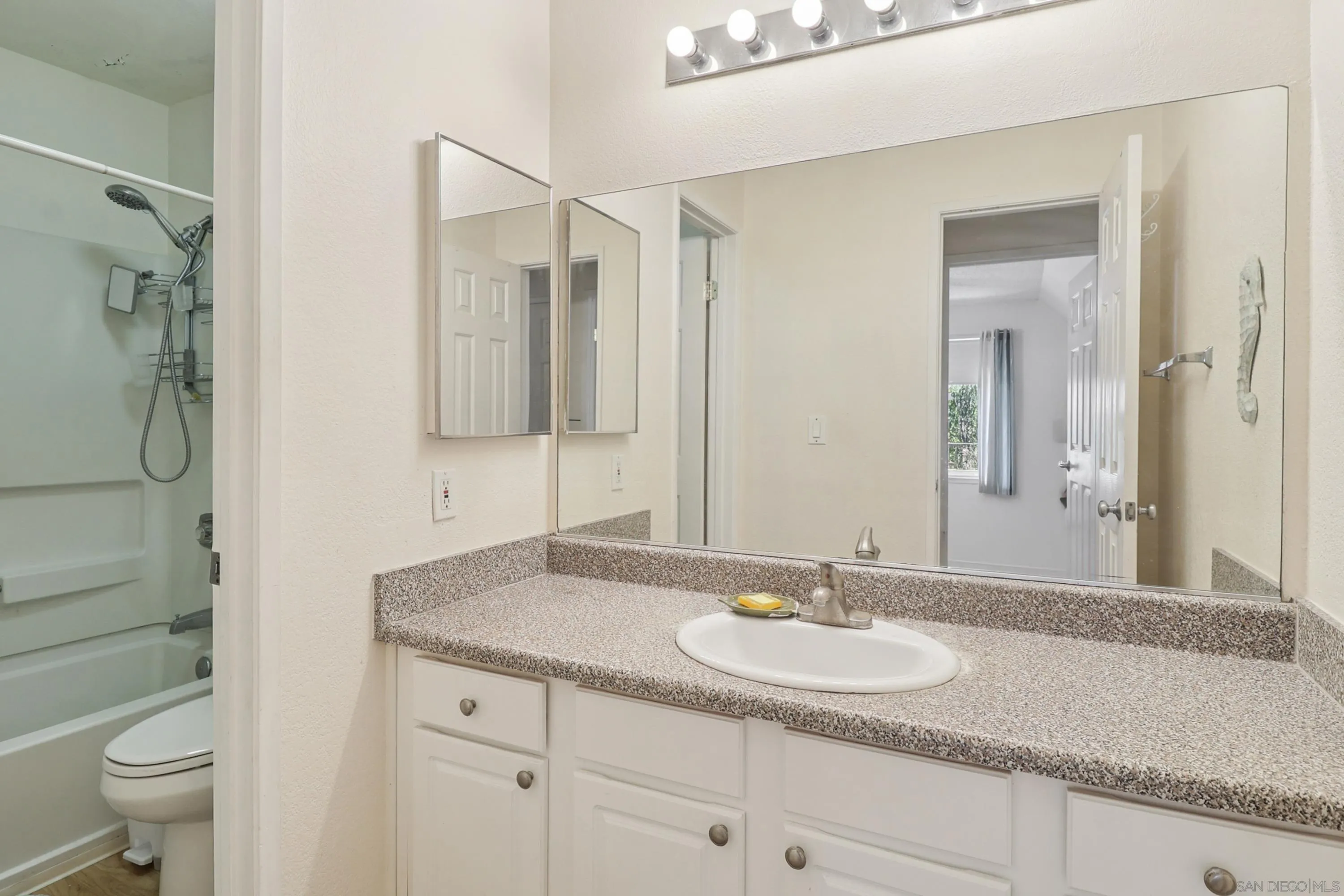 Photo #10: 250034825 Listing: Photo #10