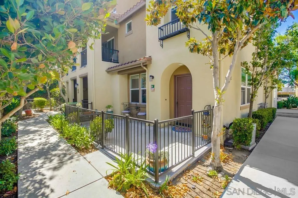 More Details about MLS # 250034828 : 4300 NEWTON AVE UNIT 45