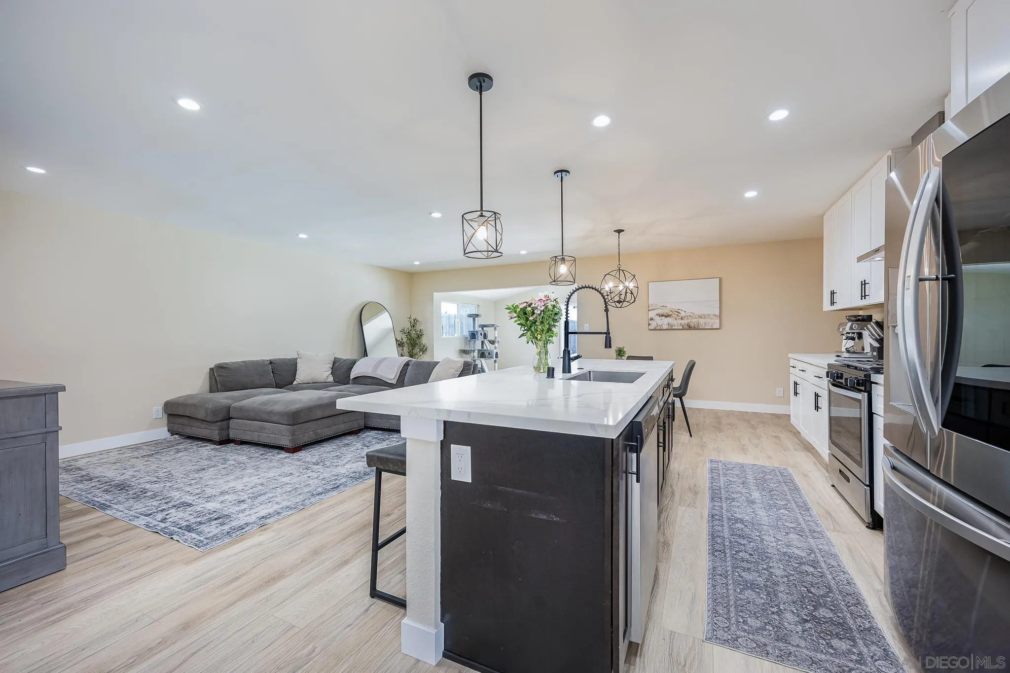 https://cdn.realtyfeed.com/cdn/127/250034851/5d471018055360540e363191cccb3b50.webp