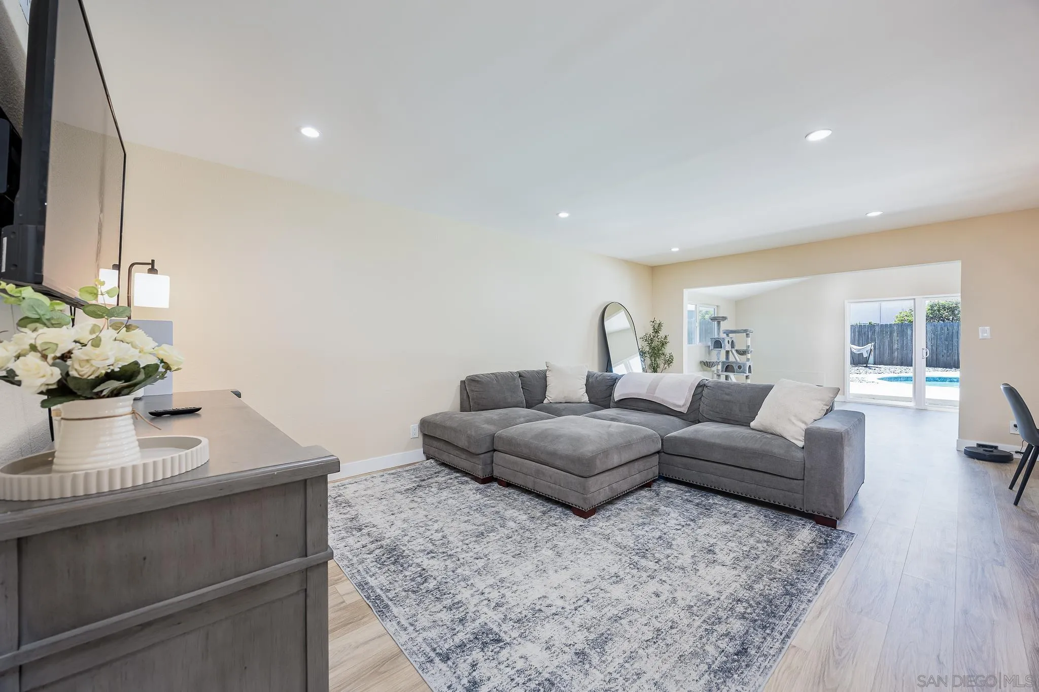 https://cdn.realtyfeed.com/cdn/127/250034851/65f4a2990c6313ba6deeb9c9a17e0132.webp