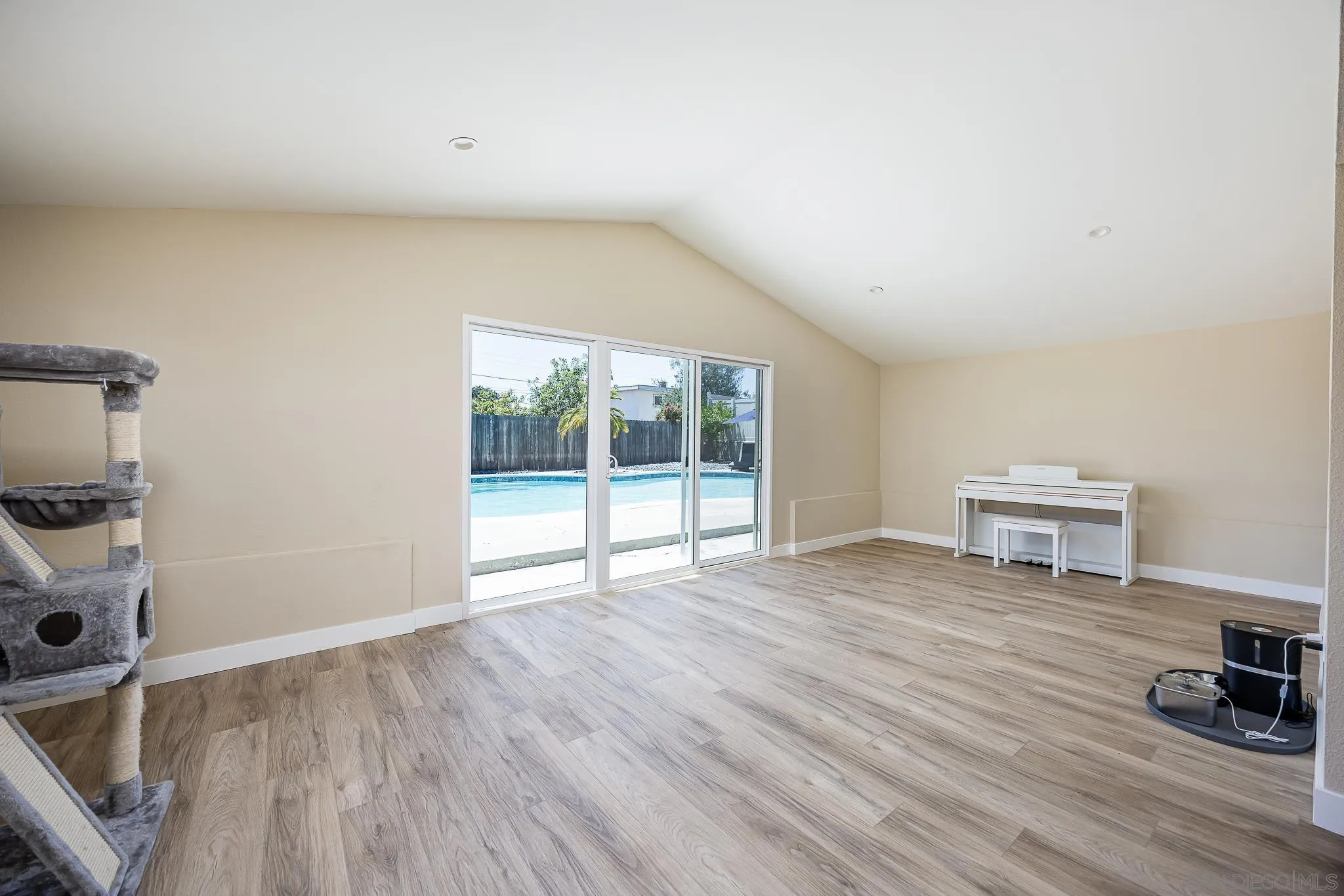 https://cdn.realtyfeed.com/cdn/127/250034851/71c1702c6e0d21605562e23173b8121e.webp
