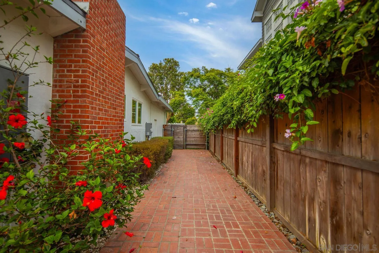 https://cdn.realtyfeed.com/cdn/127/250034886/202d9149a7da9cee54d3baf15fc45c41.webp