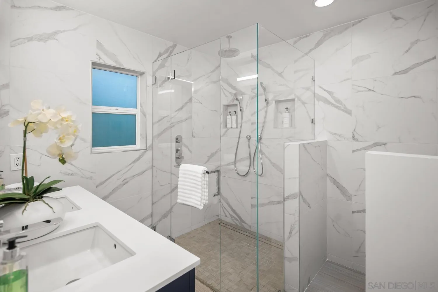 https://cdn.realtyfeed.com/cdn/127/250034886/a23fa4cb0af1fd4ecf7692d46e9d6d24.webp