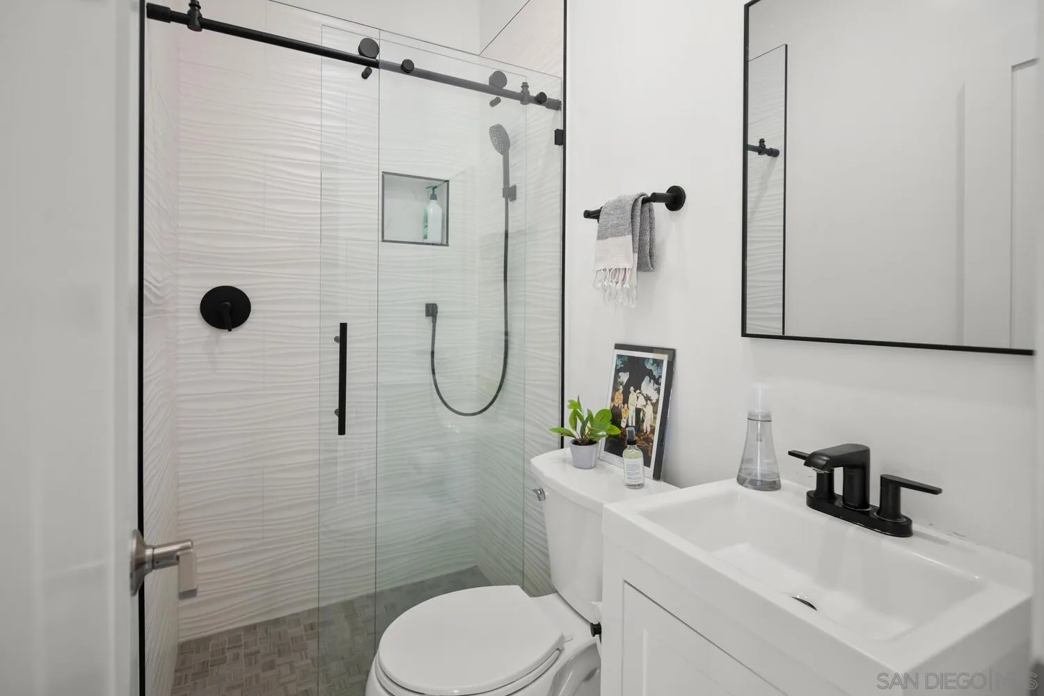 https://cdn.realtyfeed.com/cdn/127/250034886/aa04019053c101231ca389db97eec821.webp
