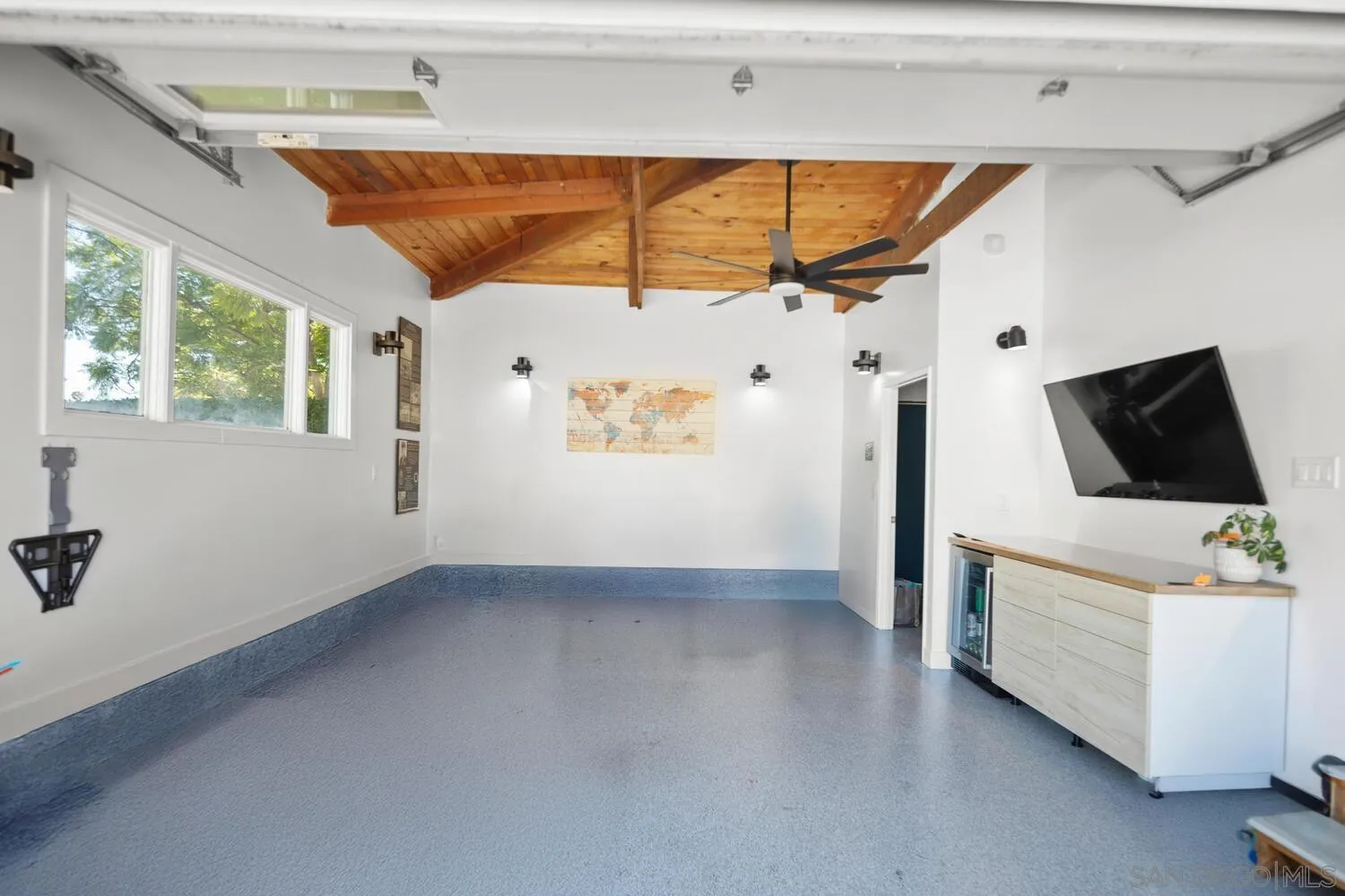 https://cdn.realtyfeed.com/cdn/127/250034886/ee1ff82669117f73440ff1afecc4f3a4.webp