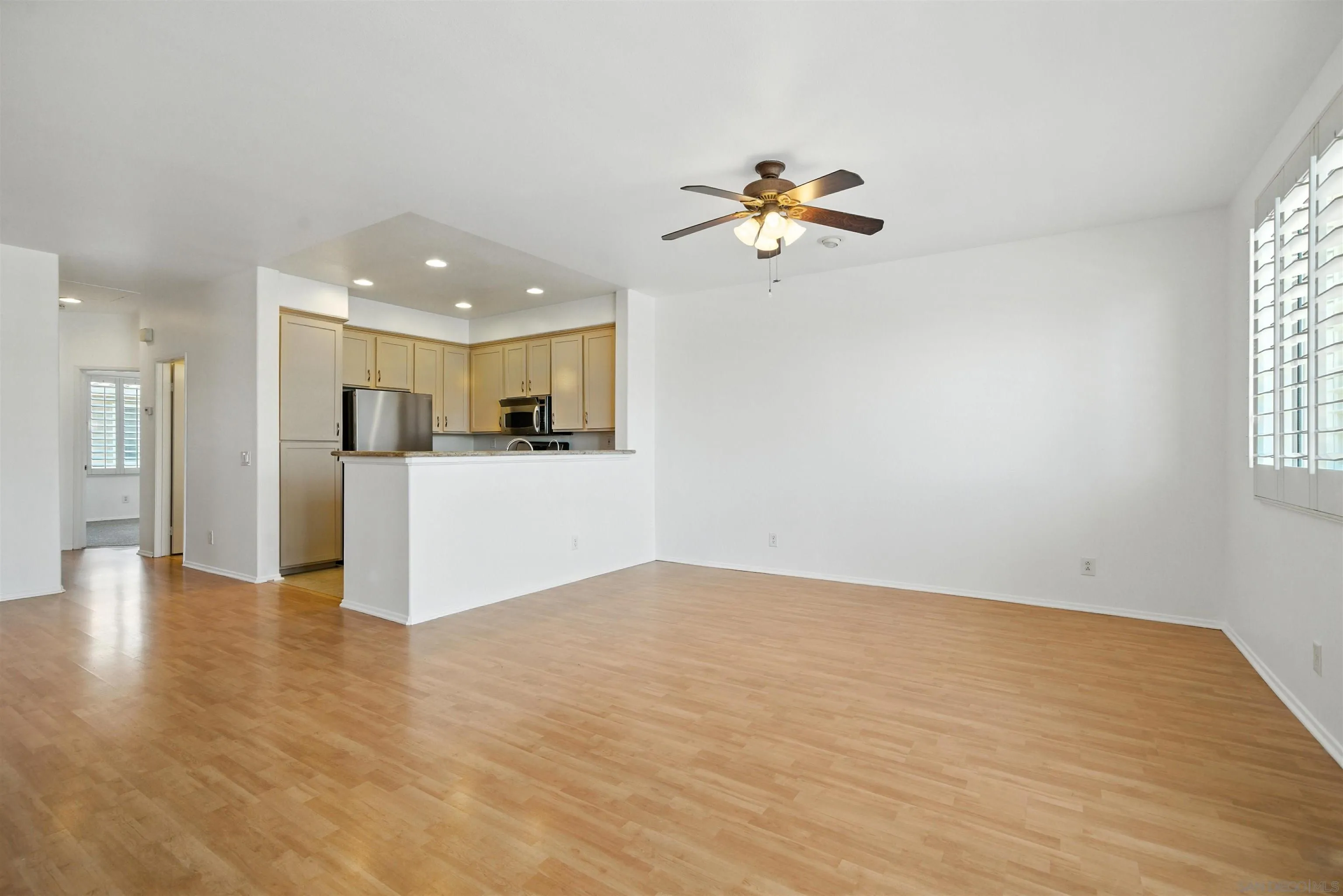Photo #2: 250034889 Listing 