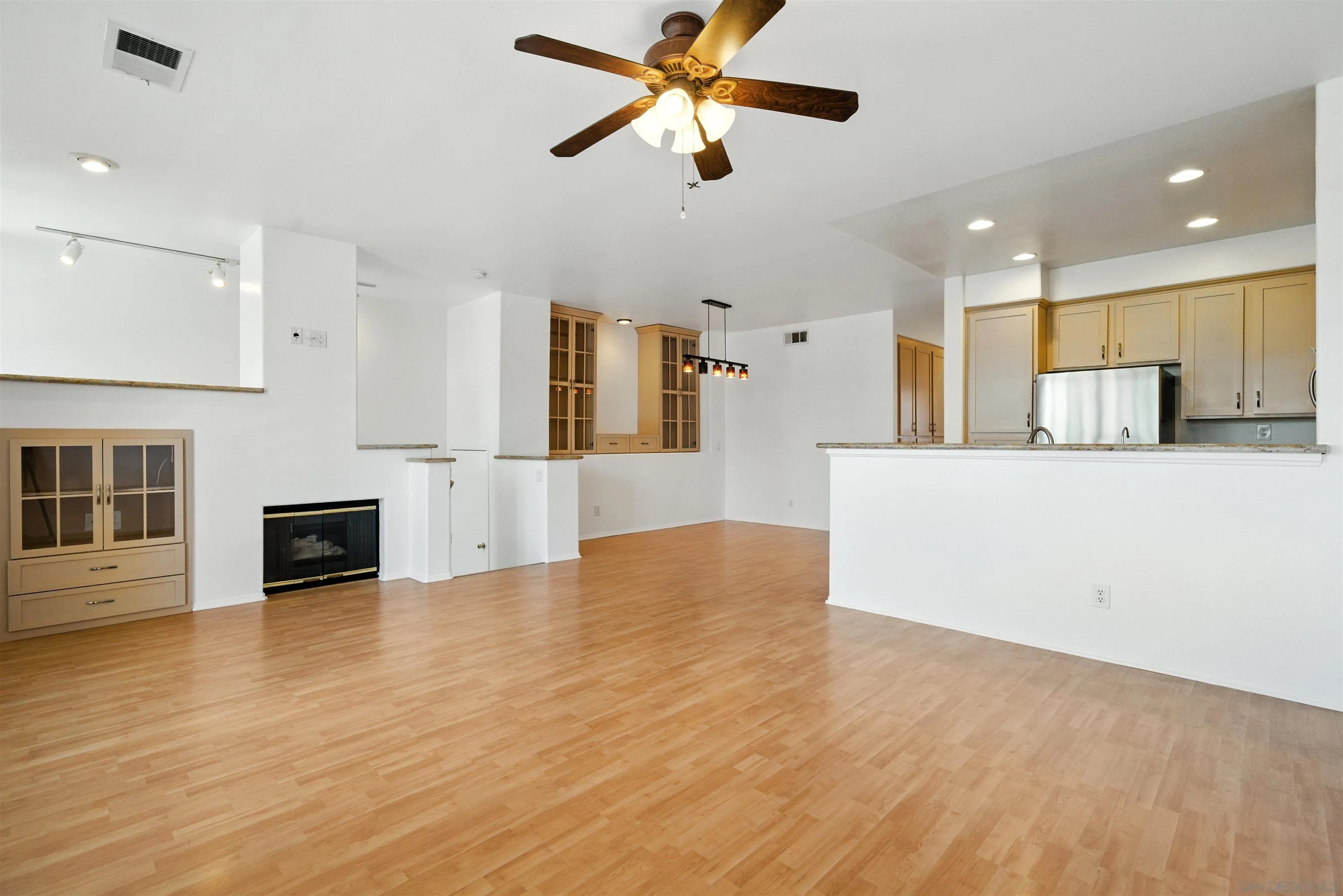 Photo #8: 250034889 Listing: Photo #8
