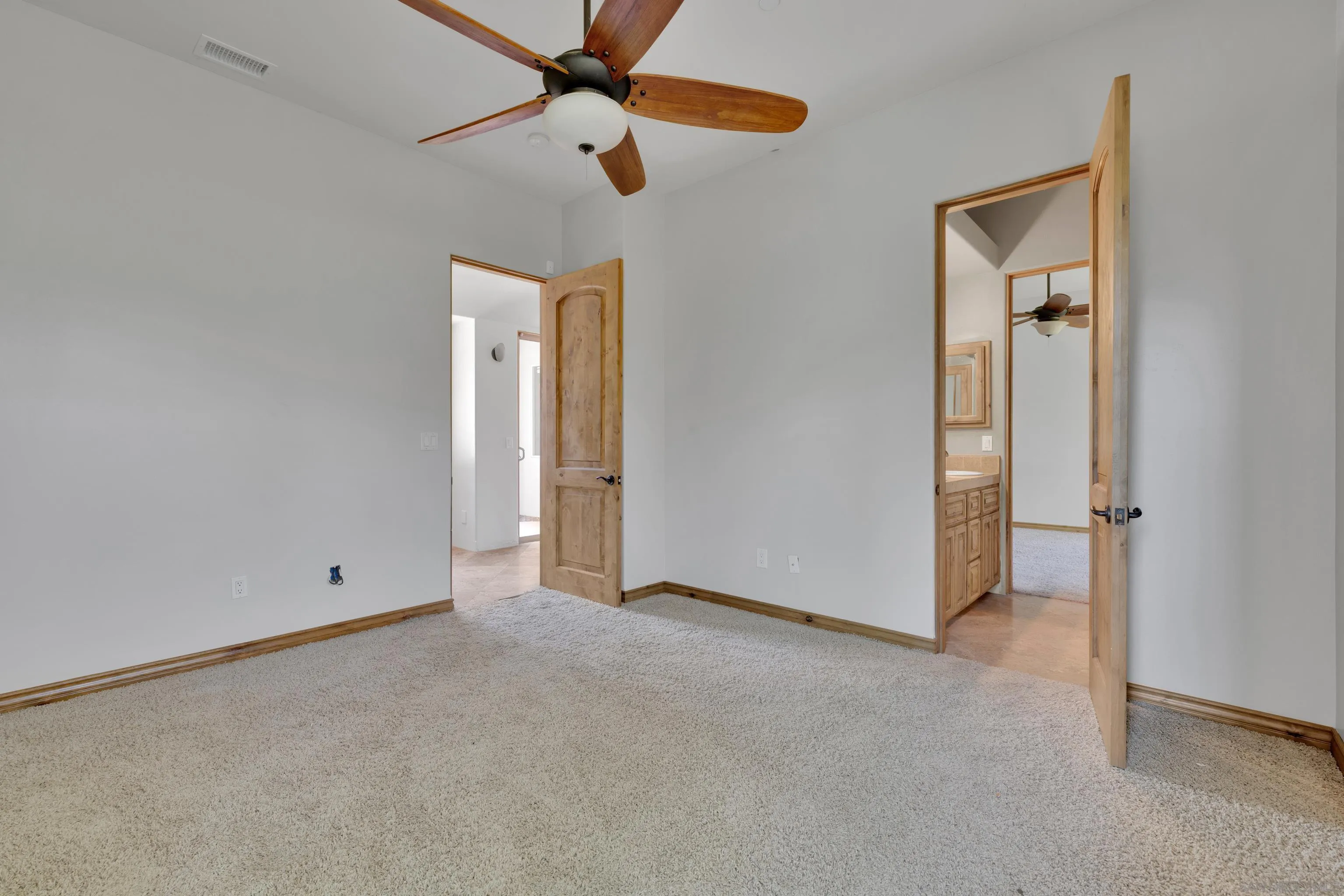 https://cdn.realtyfeed.com/cdn/127/250034890/ae64915c998f5262fc970eece75c0c76.webp