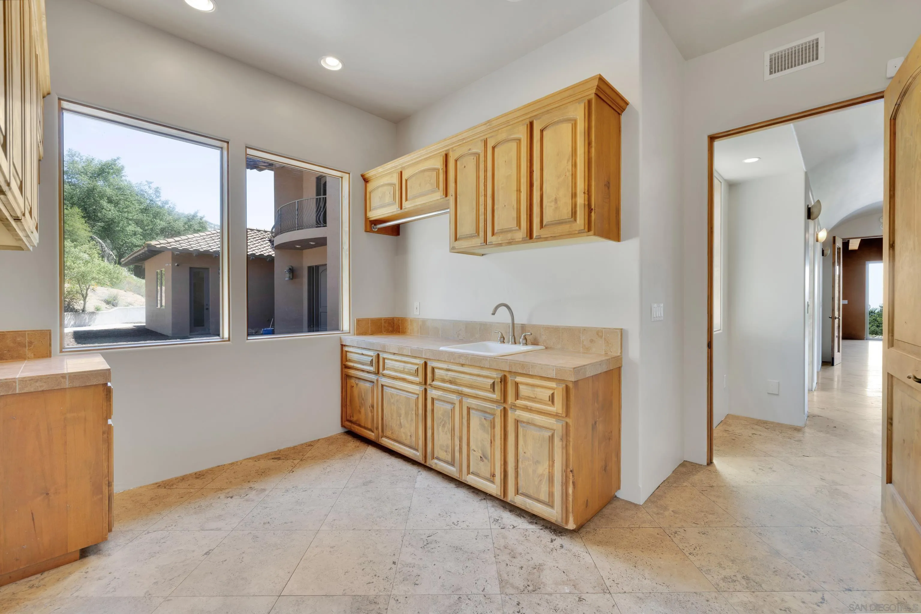 https://cdn.realtyfeed.com/cdn/127/250034890/dc21ea489beb0ef2fd35585329a0a36a.webp