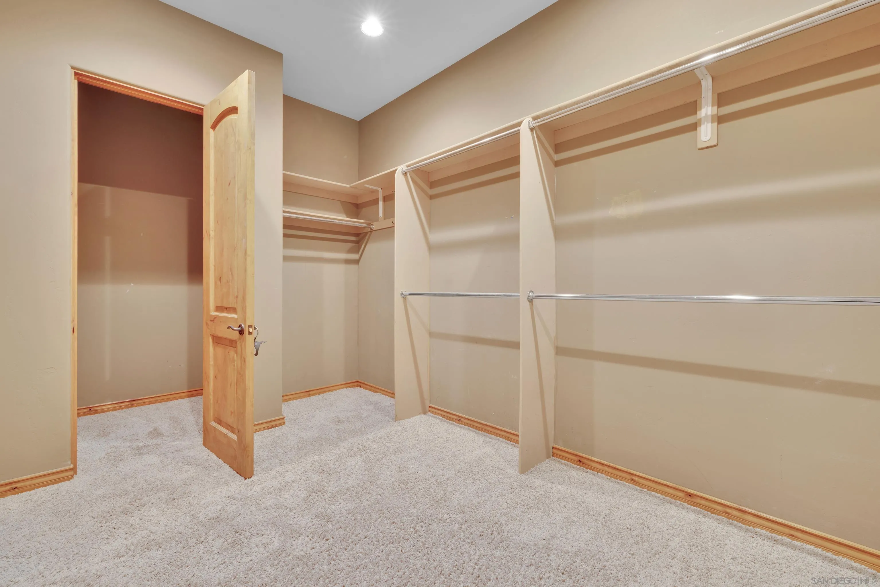 https://cdn.realtyfeed.com/cdn/127/250034890/df85149ba79079ce6667917f7f5a5e38.webp