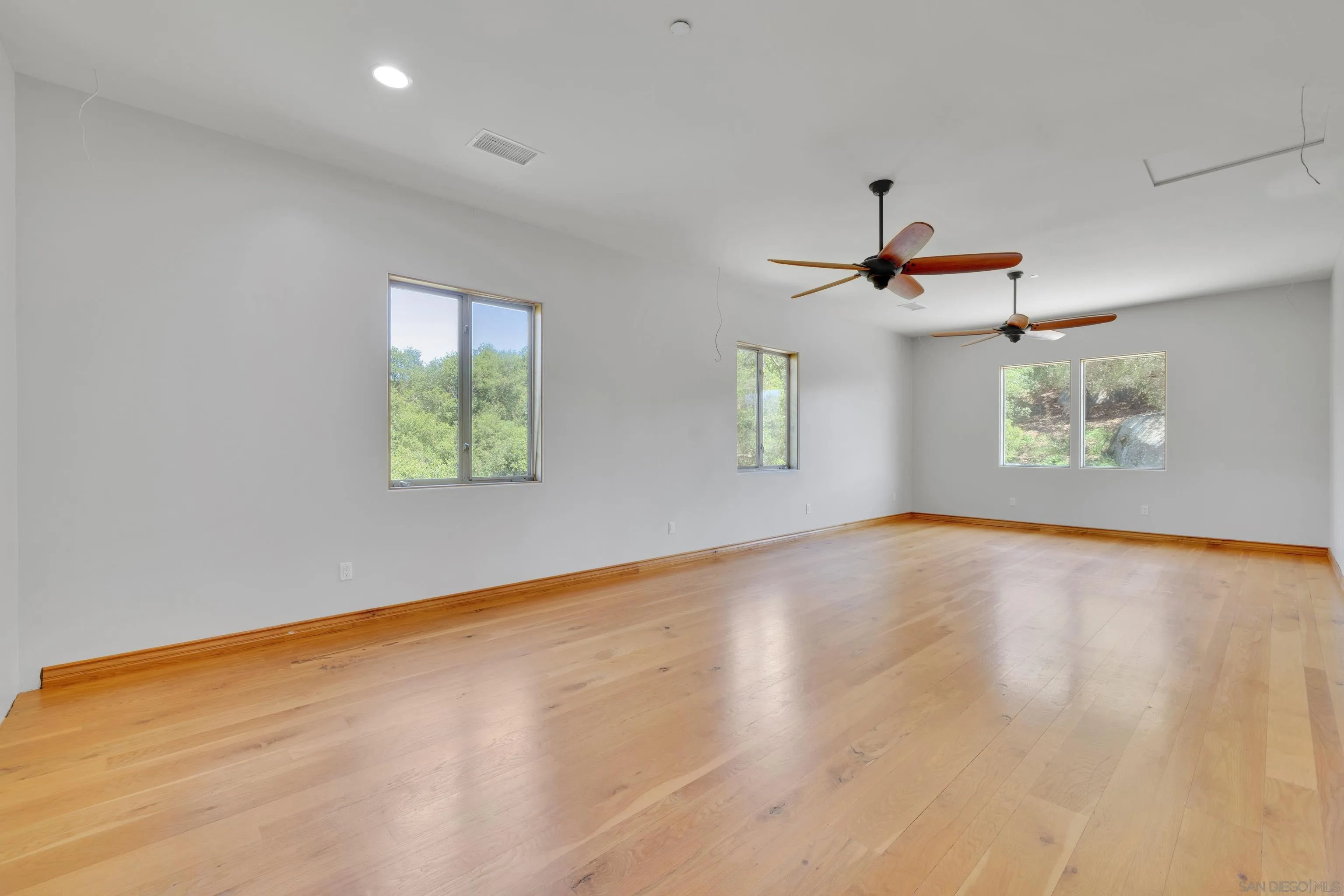 https://cdn.realtyfeed.com/cdn/127/250034890/efd6944ede988045c255ca370fa84a35.webp