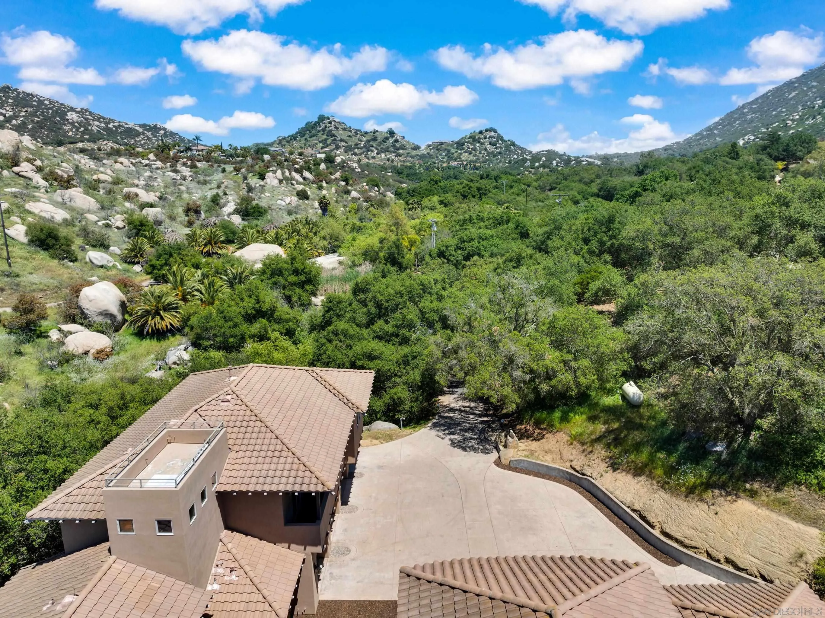 https://cdn.realtyfeed.com/cdn/127/250034890/f94063f73b304944d5475864ac3ba9f7.webp