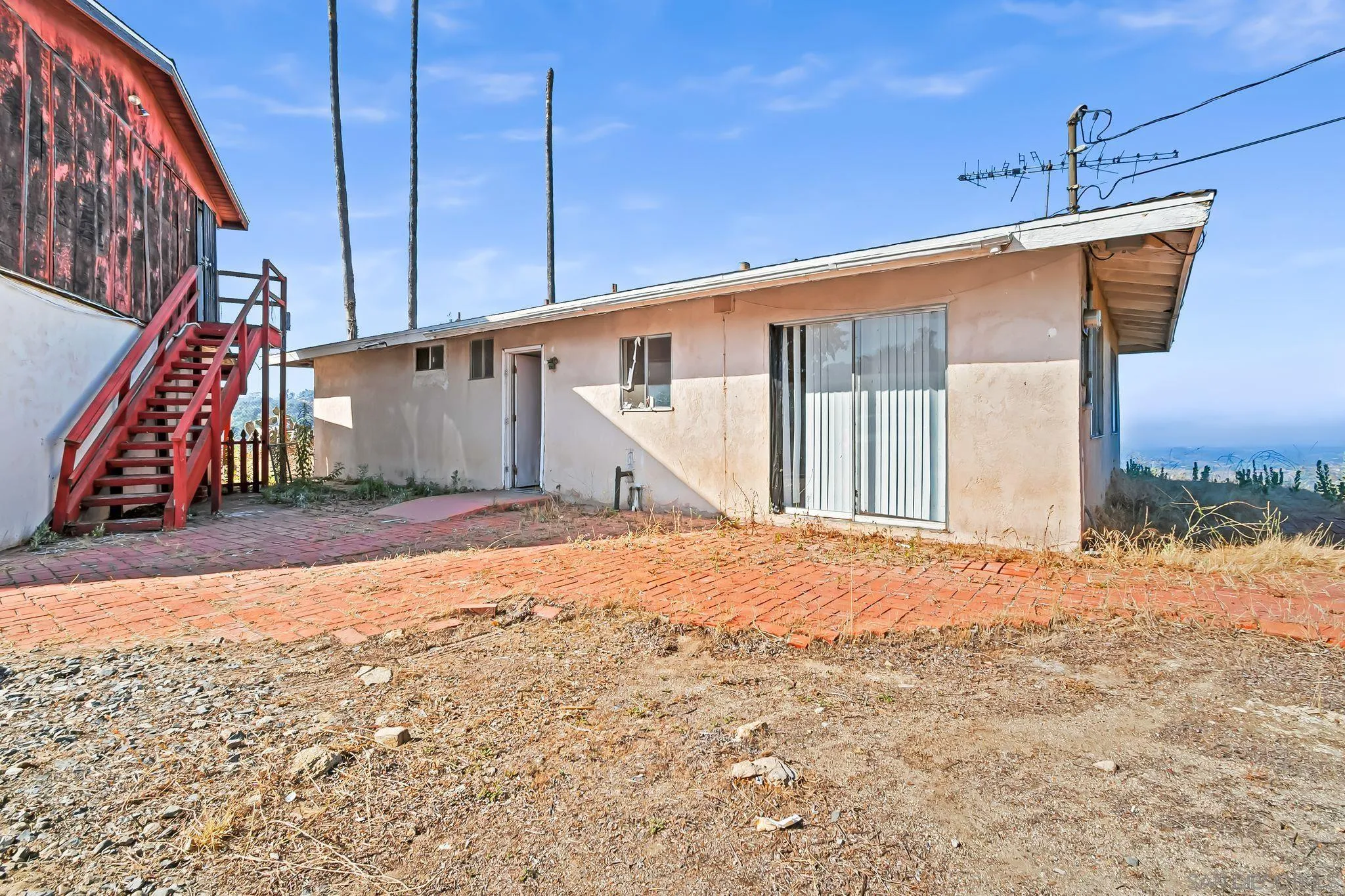 https://cdn.realtyfeed.com/cdn/127/250034899/00bde9211f8e3a362c6f0be8ec192c59.webp