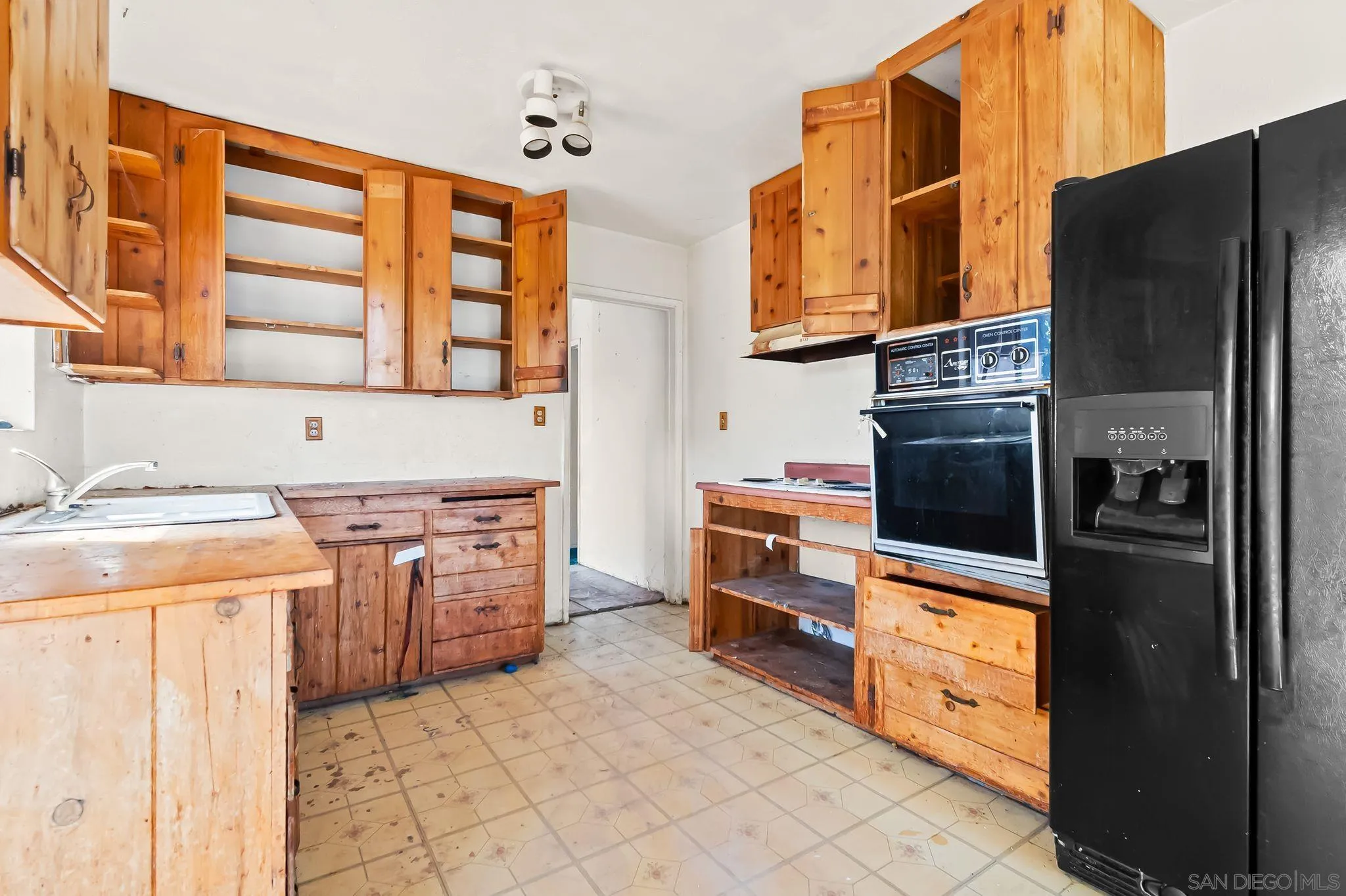 https://cdn.realtyfeed.com/cdn/127/250034899/61df877b2348027a7ce036b44ea675f3.webp