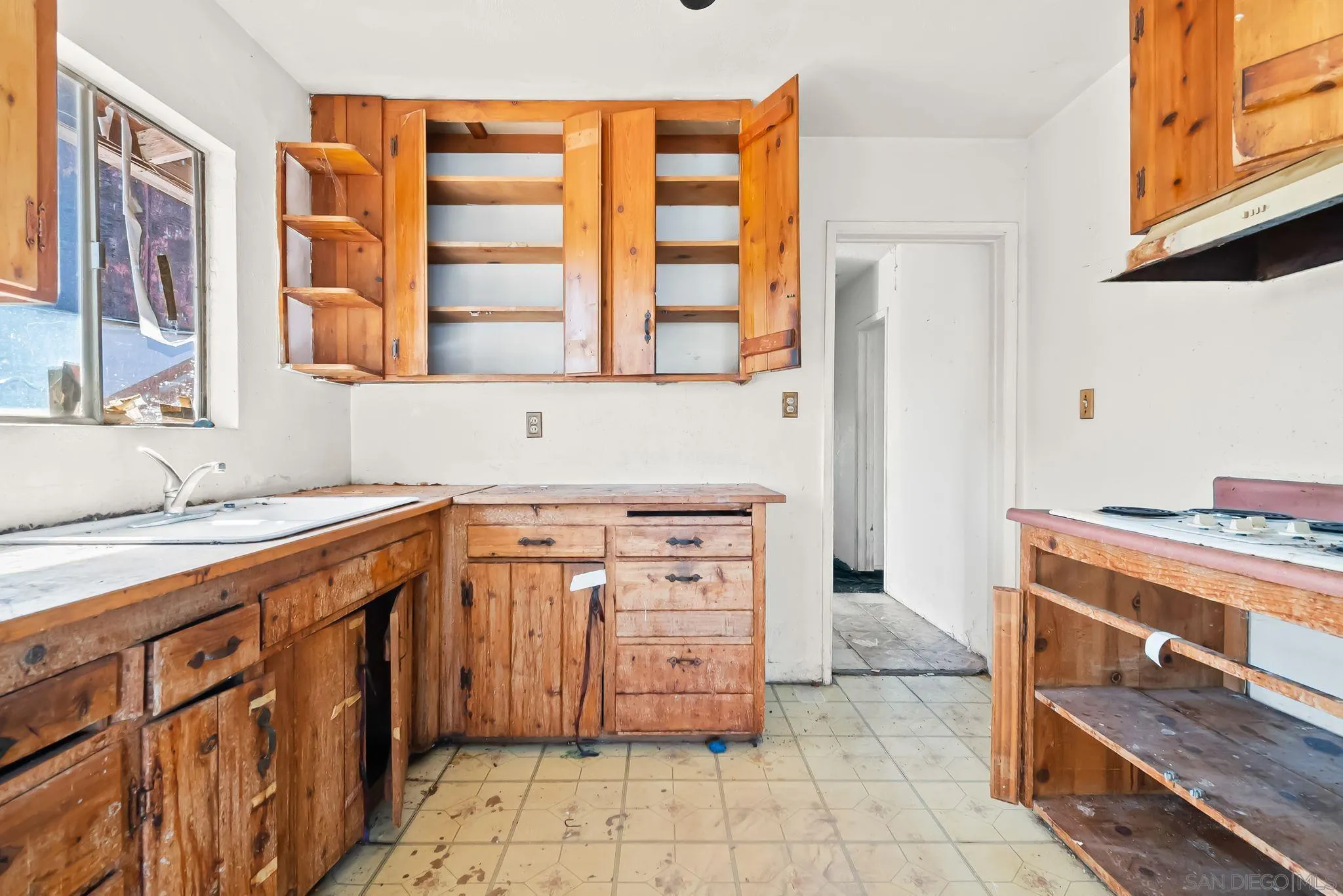 https://cdn.realtyfeed.com/cdn/127/250034899/e3d0894627ad1128bb0fddf466b48380.webp