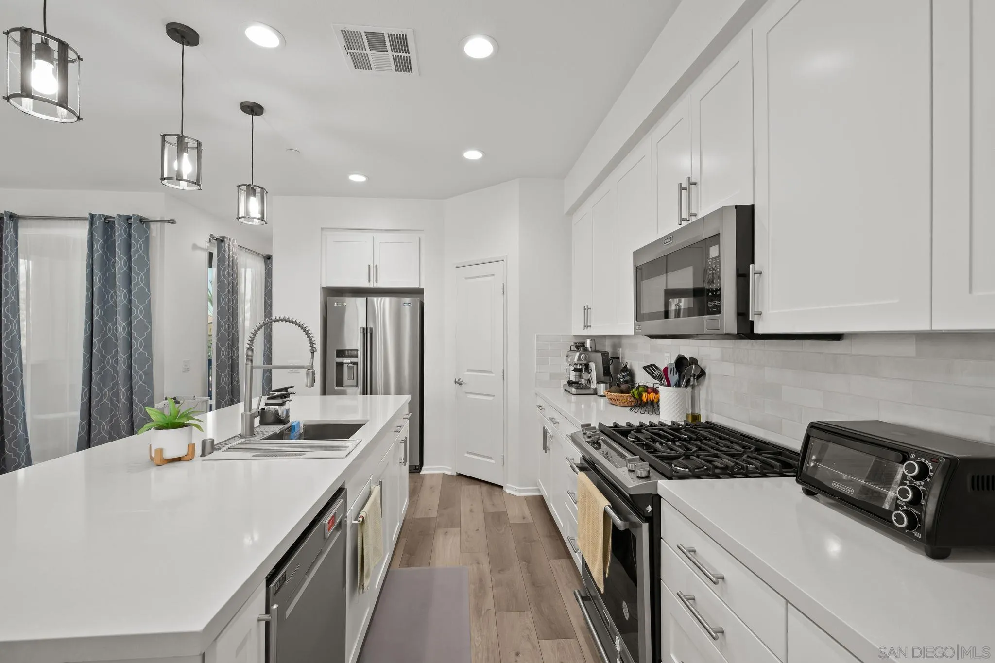 Photo #2: 250034904 Listing 