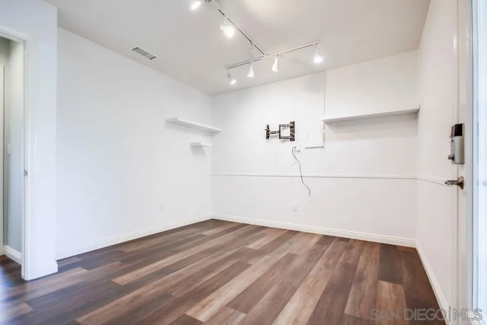 https://cdn.realtyfeed.com/cdn/127/250034905/185b682b116bd50b6f189974e5b9e3c3.webp