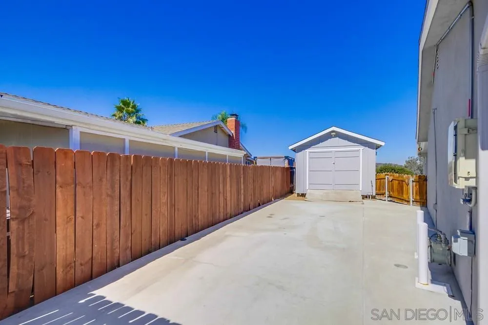 https://cdn.realtyfeed.com/cdn/127/250034905/472ed80d136317527bb0b04bab30e3d0.webp