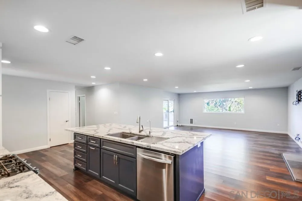 https://cdn.realtyfeed.com/cdn/127/250034905/72b05e6c142fd73a8a430061cd802974.webp