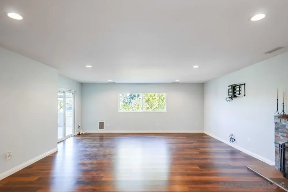 https://cdn.realtyfeed.com/cdn/127/250034905/8d8d07f5518c392acf5be49a38faad57.webp