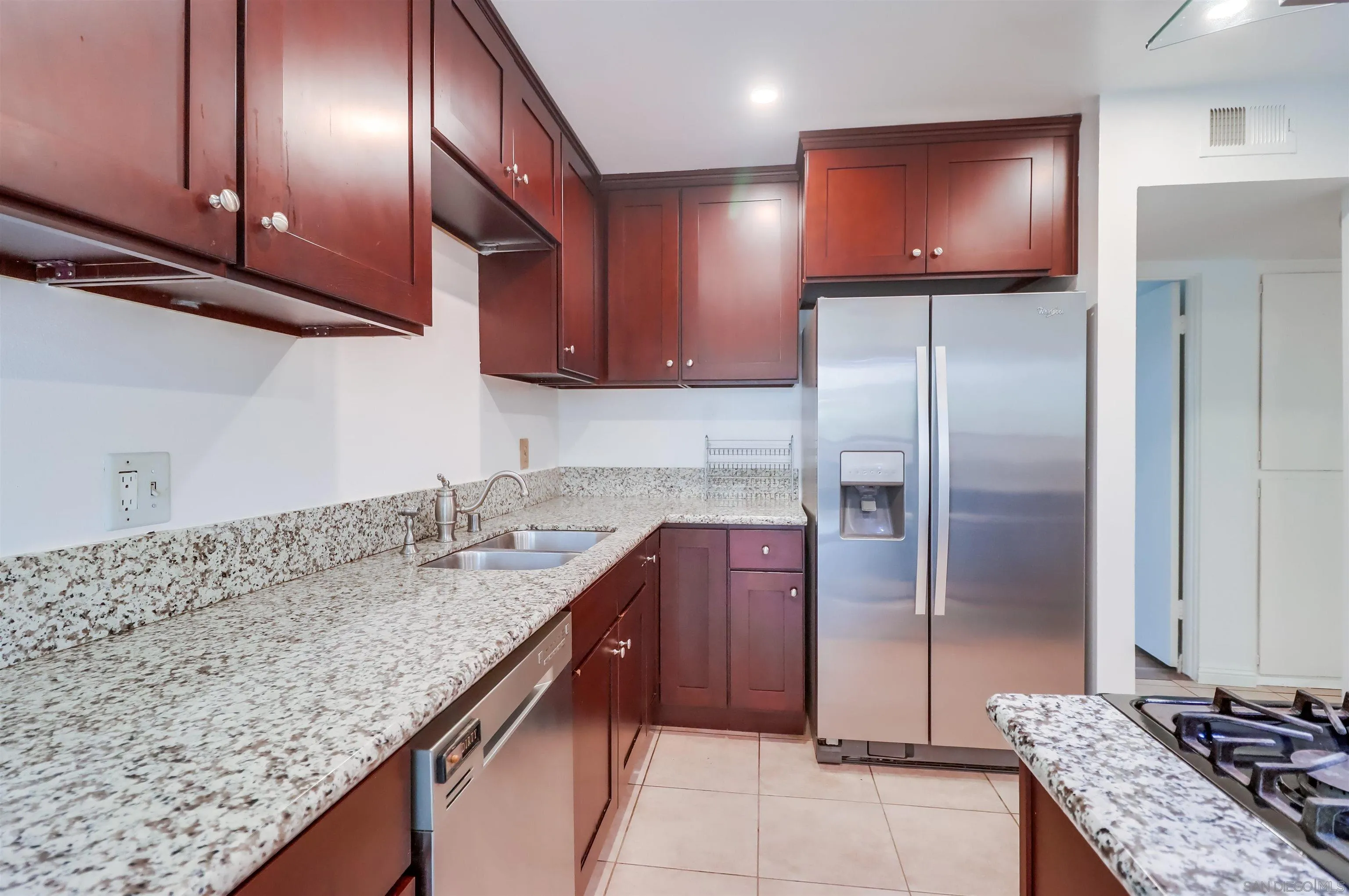 Photo #2: 250034916 Listing 