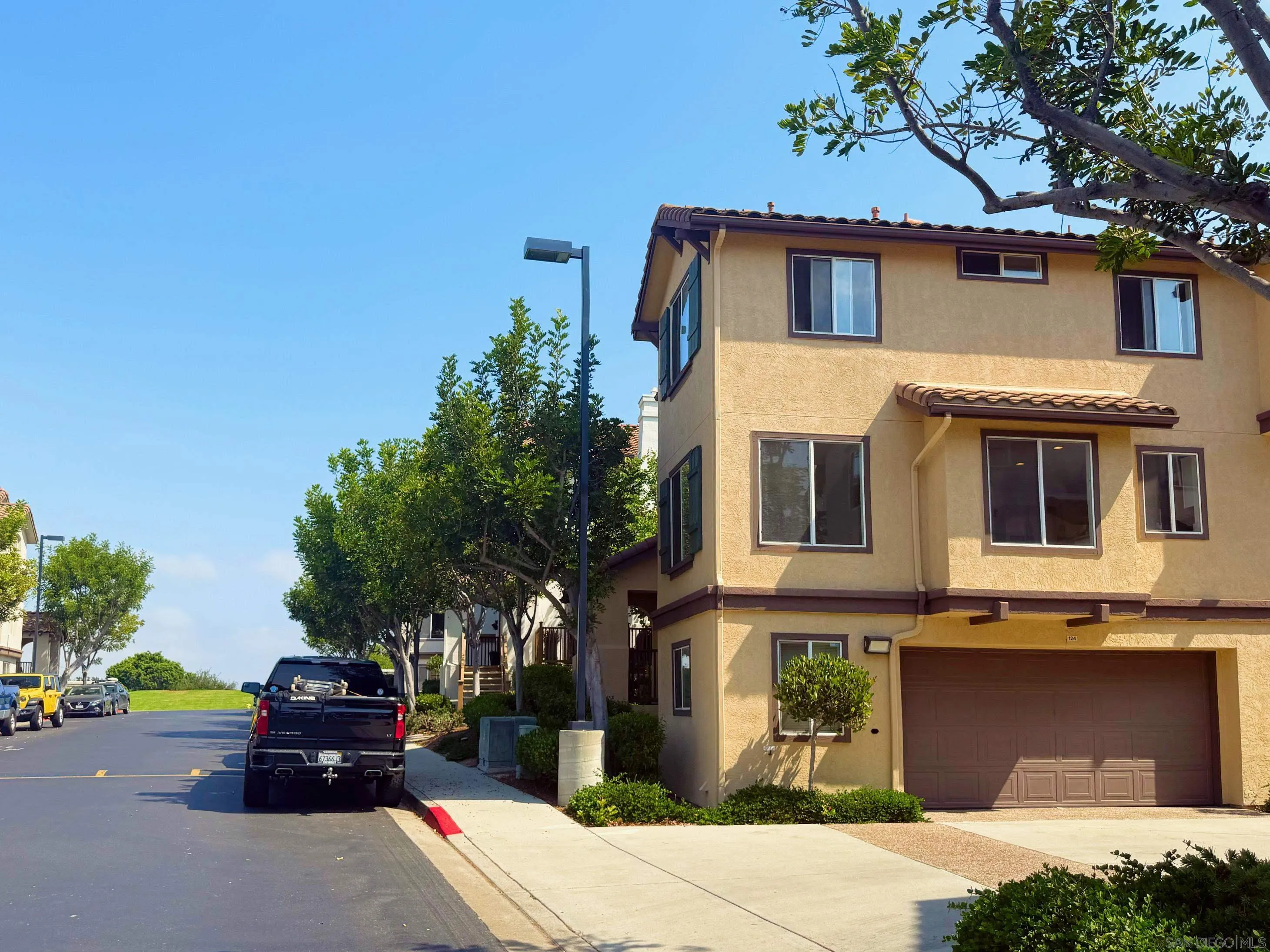 https://cdn.realtyfeed.com/cdn/127/250034925/7e0456661f0347f3da5d177a6a55dfb1.webp