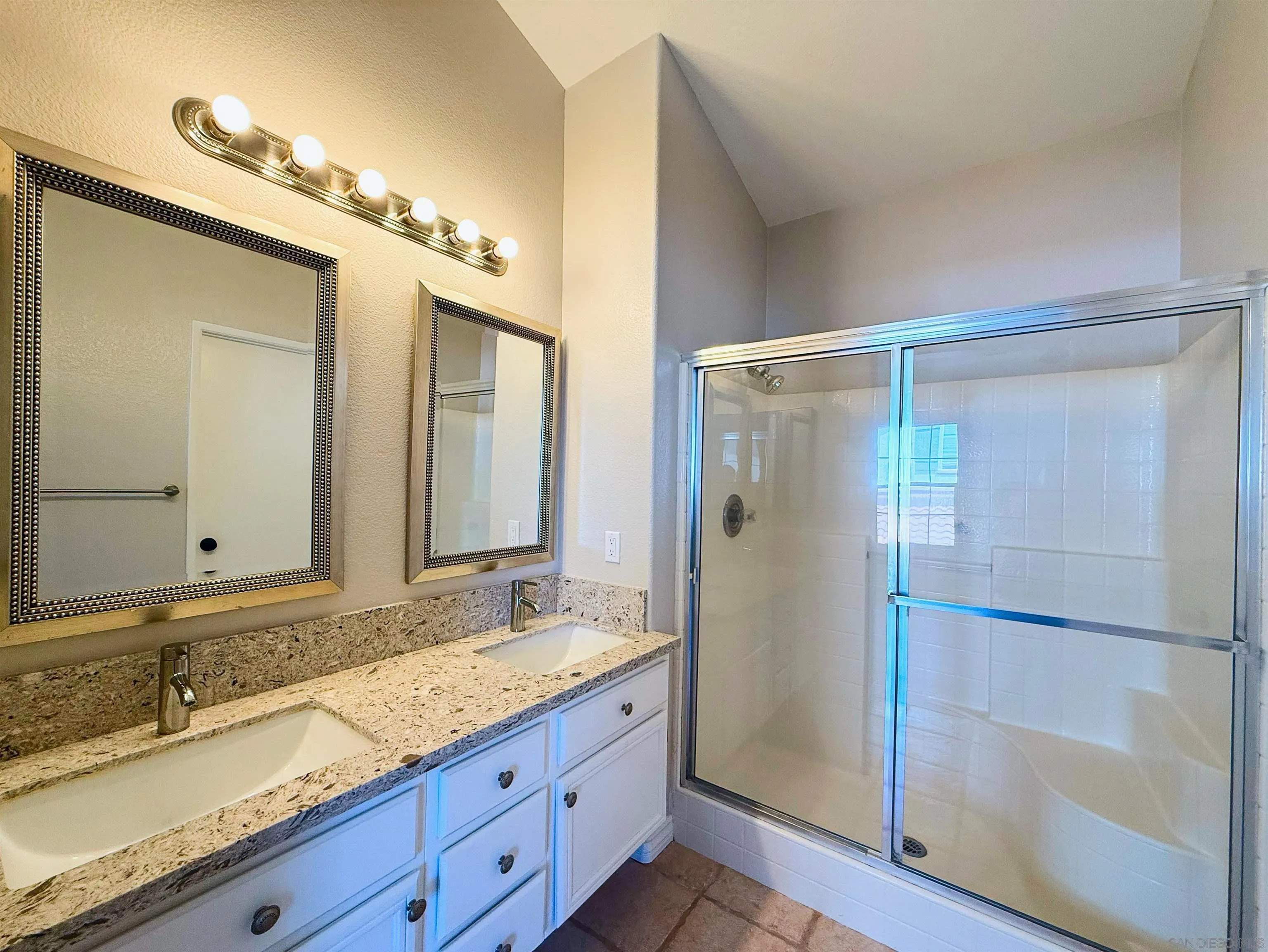 https://cdn.realtyfeed.com/cdn/127/250034925/d767598b8de32db24d2ef5b05c1afe76.webp