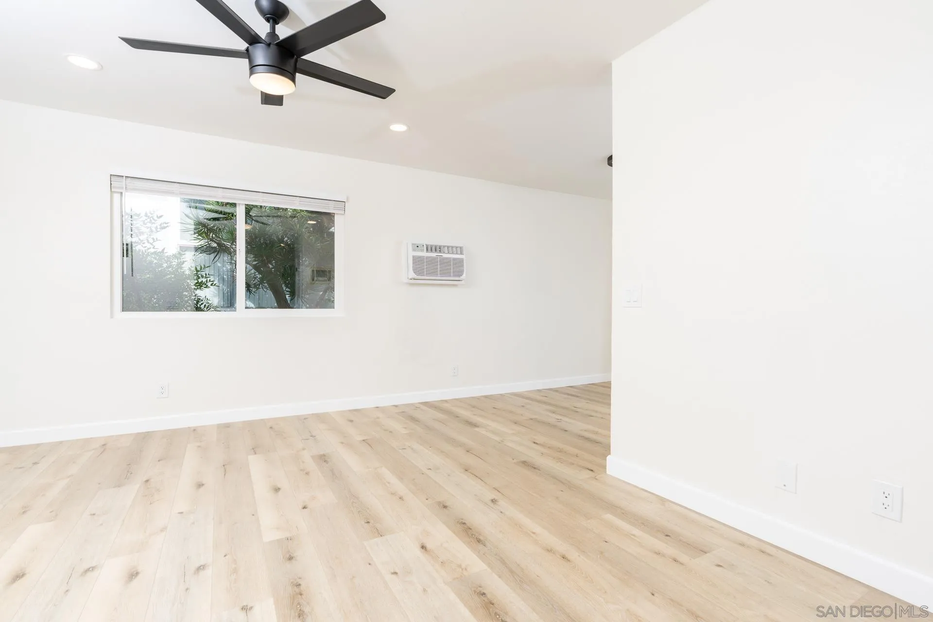 Photo #12: 250034926 Listing: Photo #12
