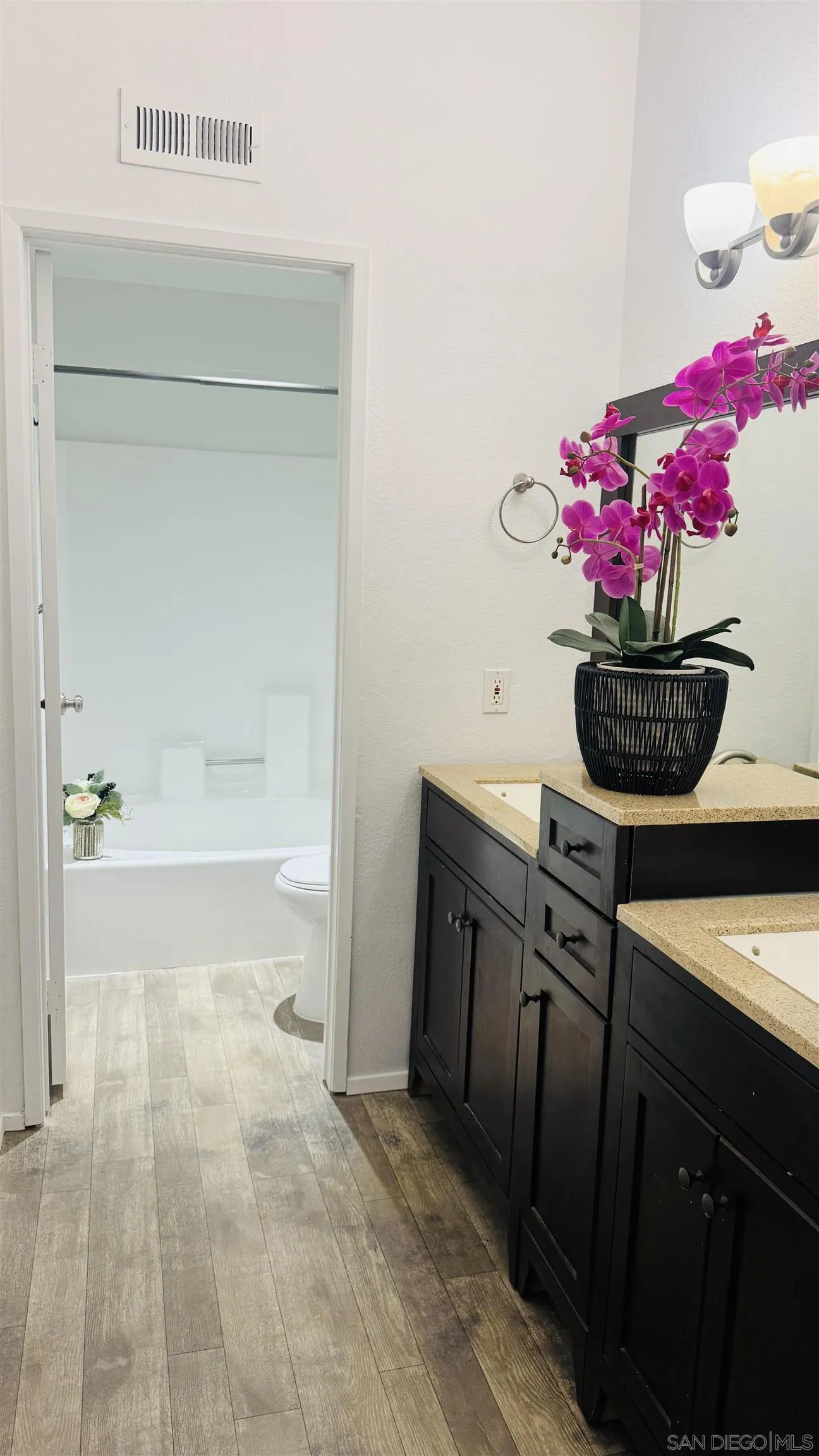 Photo #7: 250034946 Listing: Photo #7