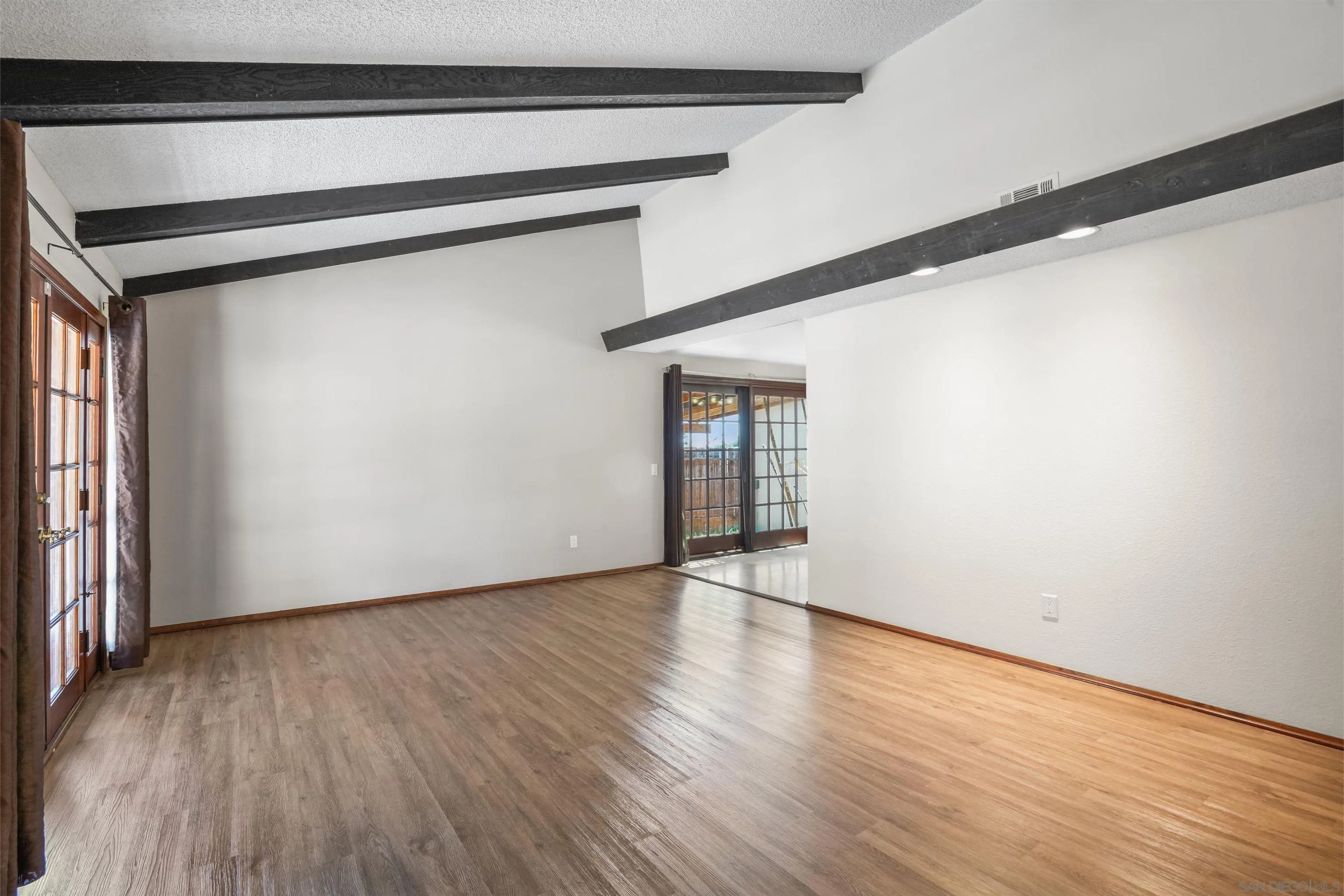 https://cdn.realtyfeed.com/cdn/127/250034981/508899987e7e6335a68fd93b2a26815c.webp
